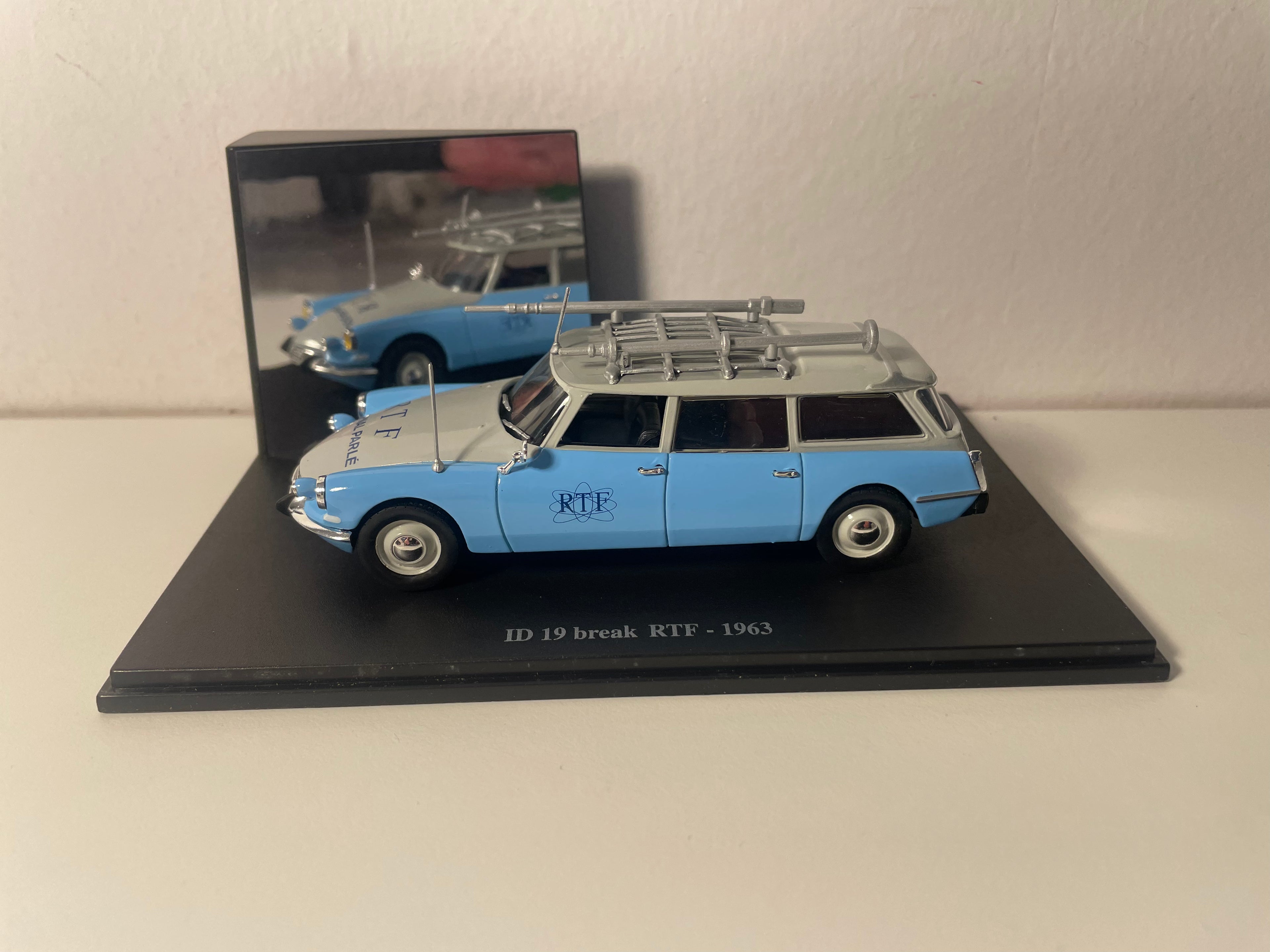 Citroën ID 19 break grise et bleue avec galerie de 1963 - avec publicité RTF (boite plexi) + boite en carton