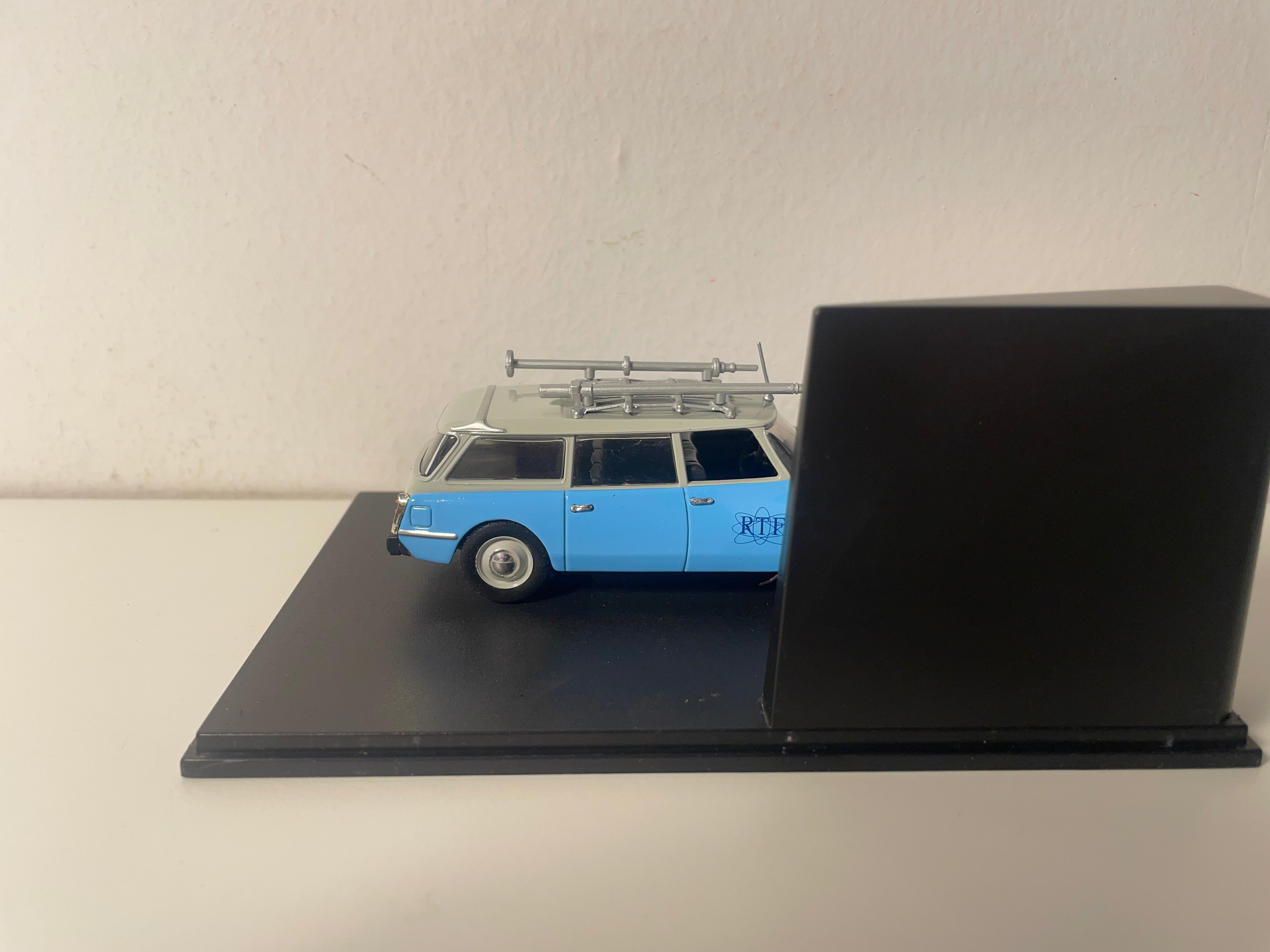 Citroën ID 19 break grise et bleue avec galerie de 1963 - avec publicité RTF (boite plexi) + boite en carton