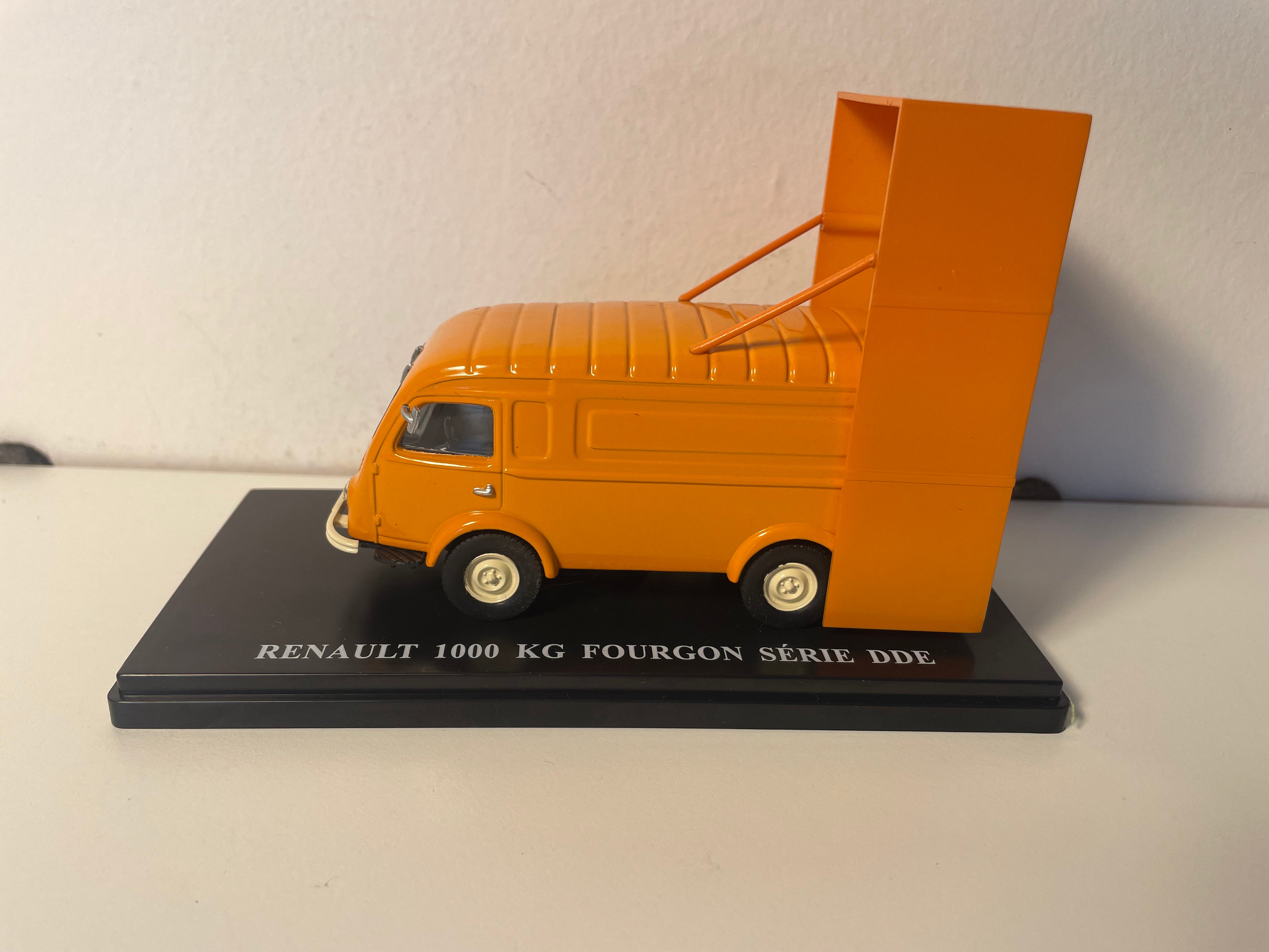 Renault 1000 kg furgon serii DDE