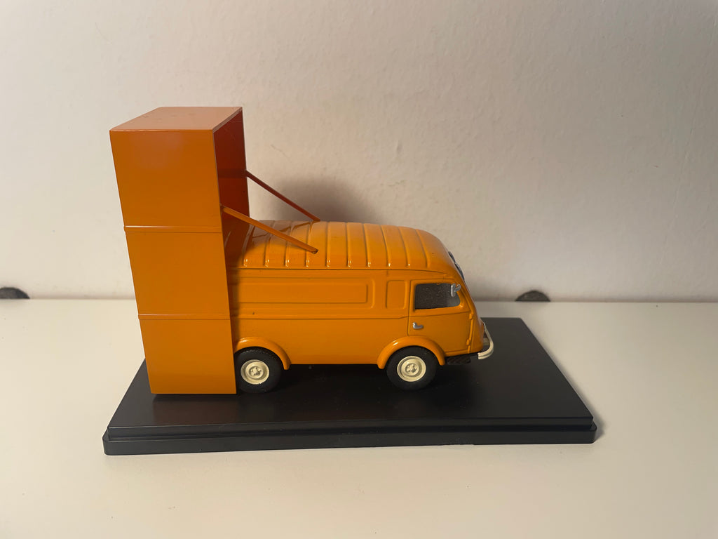 Renault 1000 Kg orange fourgon série DDE