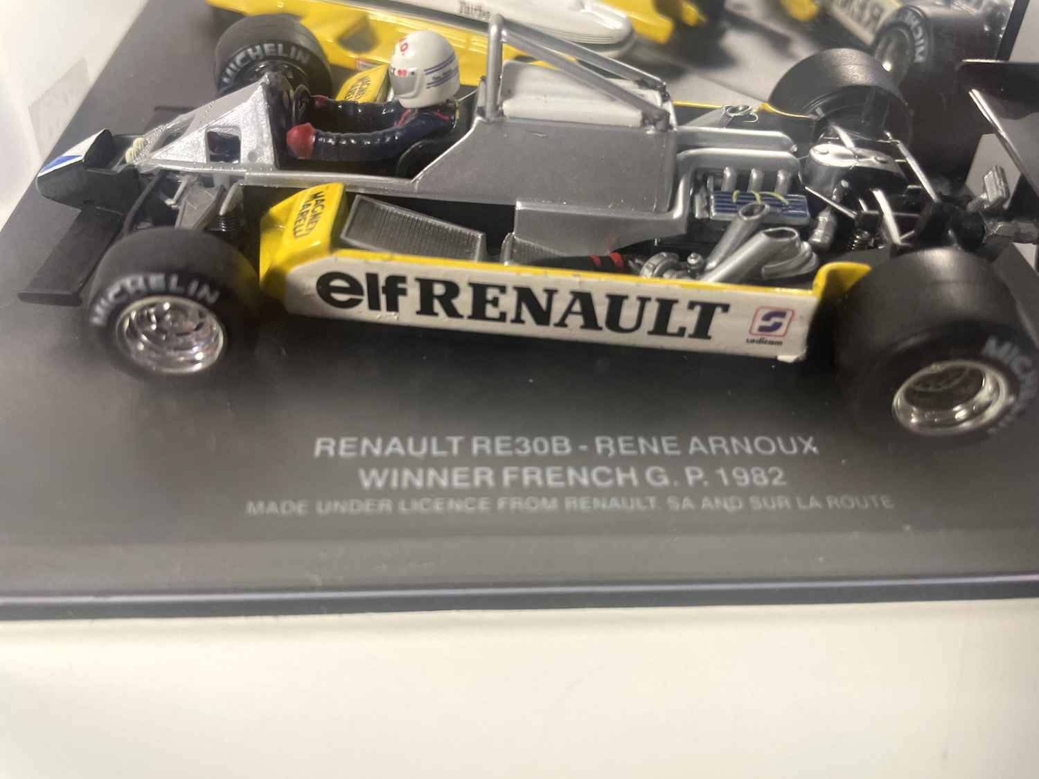Renault RE30B Formula 1 gialla e bianca numero 16 - vincitore del GP di Francia del 1982 (René Arnoux)