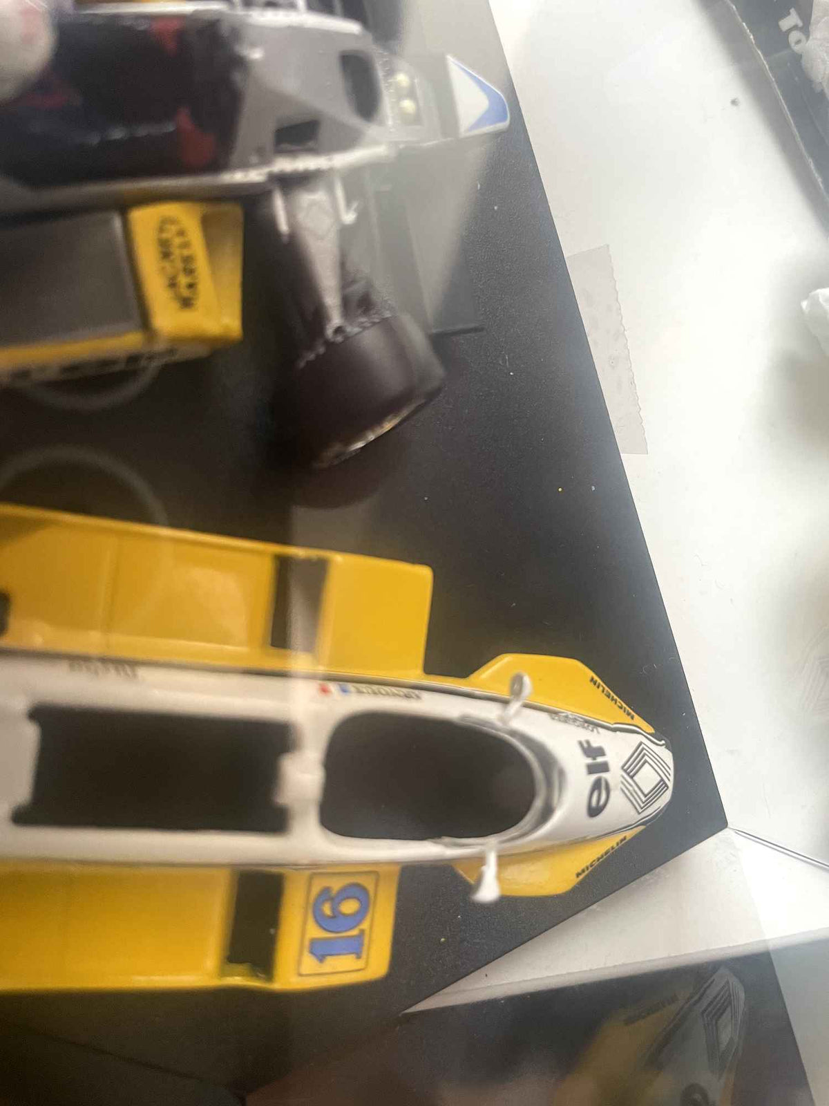 Renault RE30B Formula 1 gialla e bianca numero 16 - vincitore del GP di Francia del 1982 (René Arnoux)