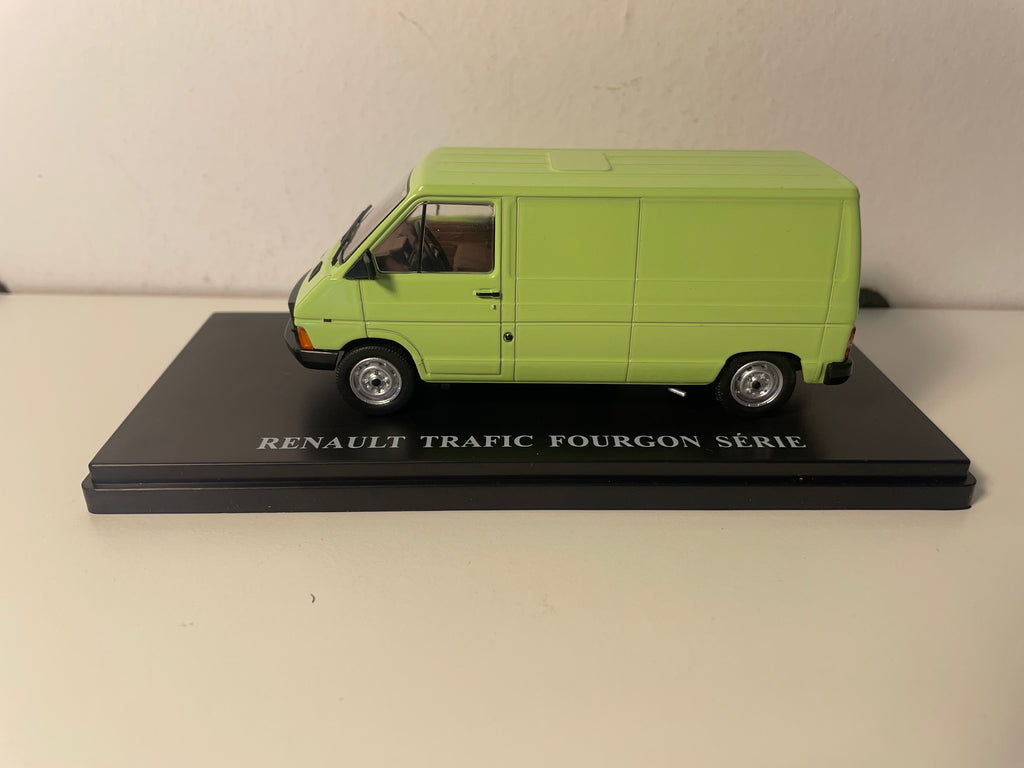 Renault Trafic Transporter grüne Serie