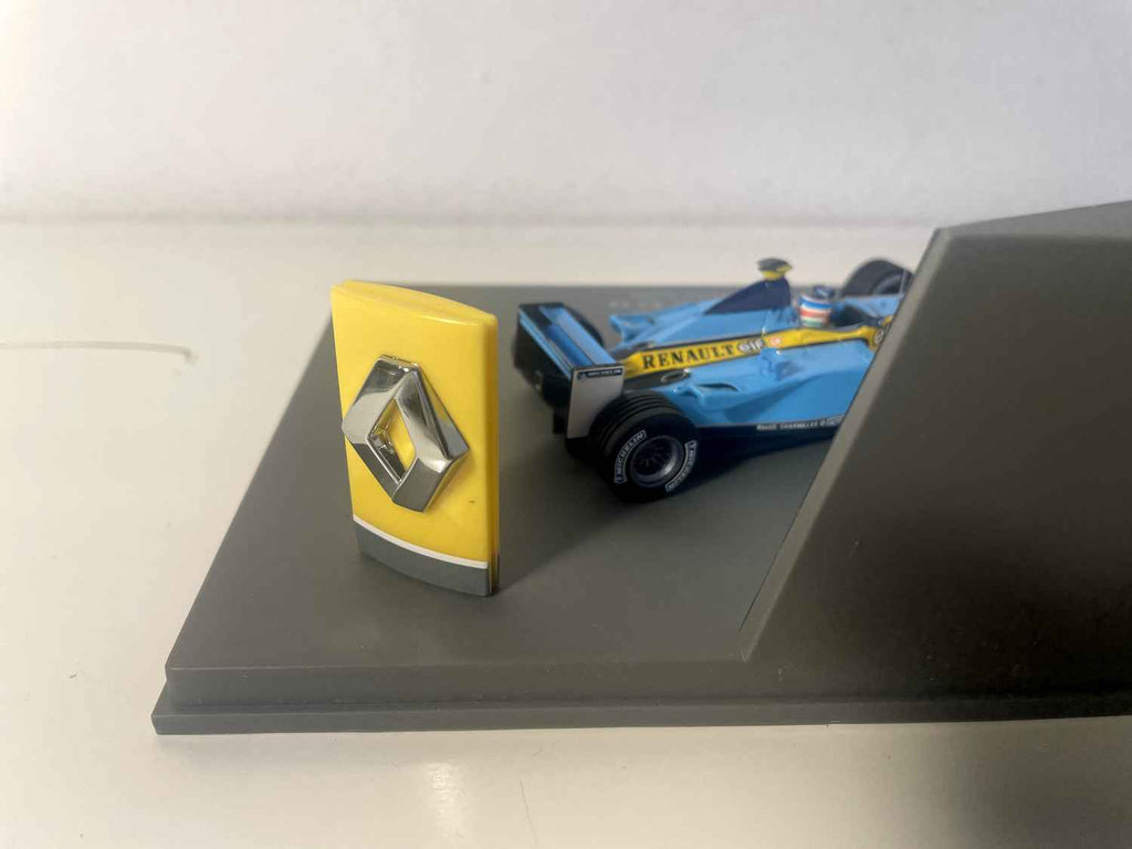 Renault F1 Team R 23 - Motor RS 23 blauw en geel nummer 7 - Jarno Trulli - Formule 1