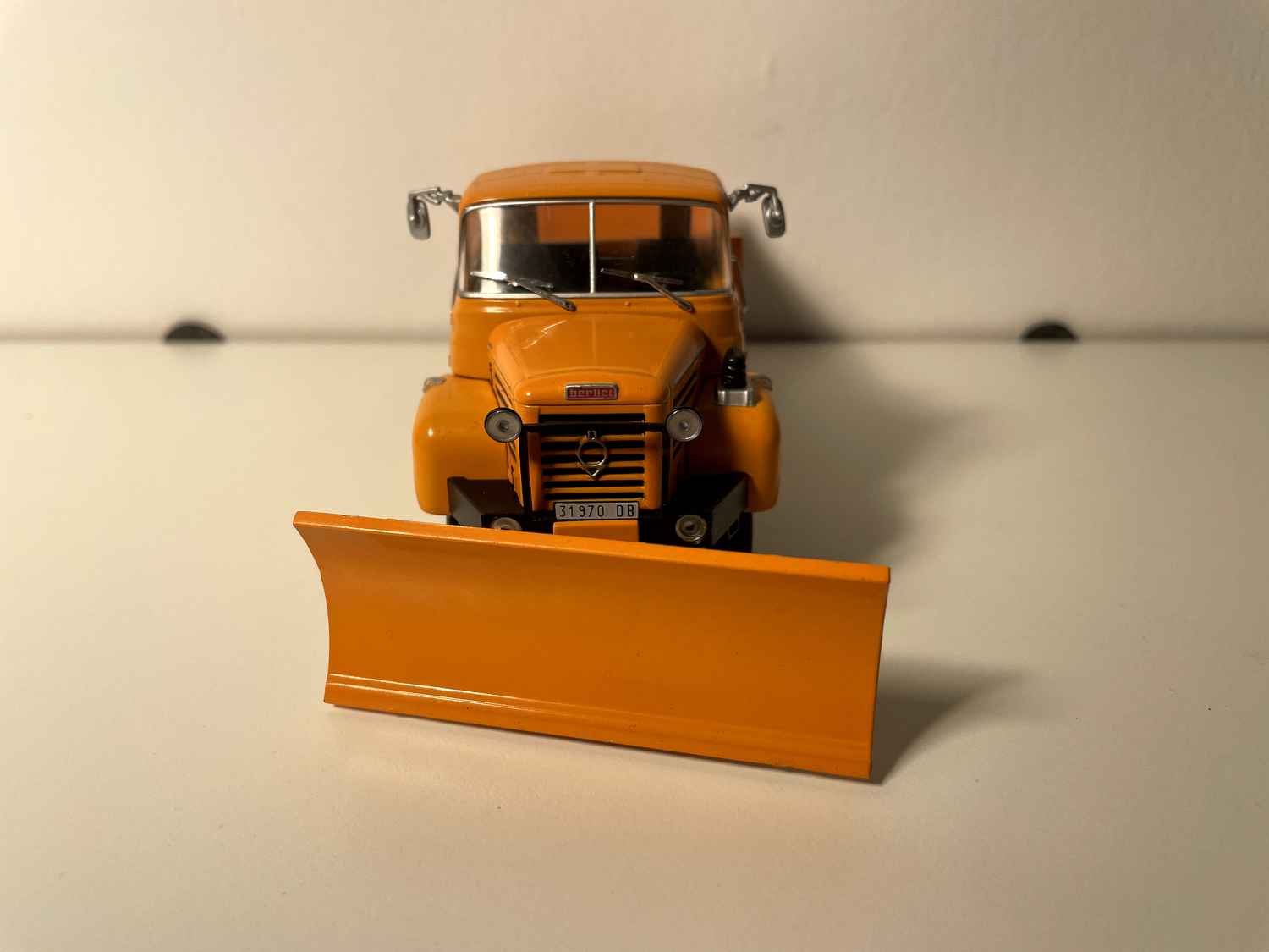 Orange Schneeschaufel Berliet L 64-6 M3 4x4