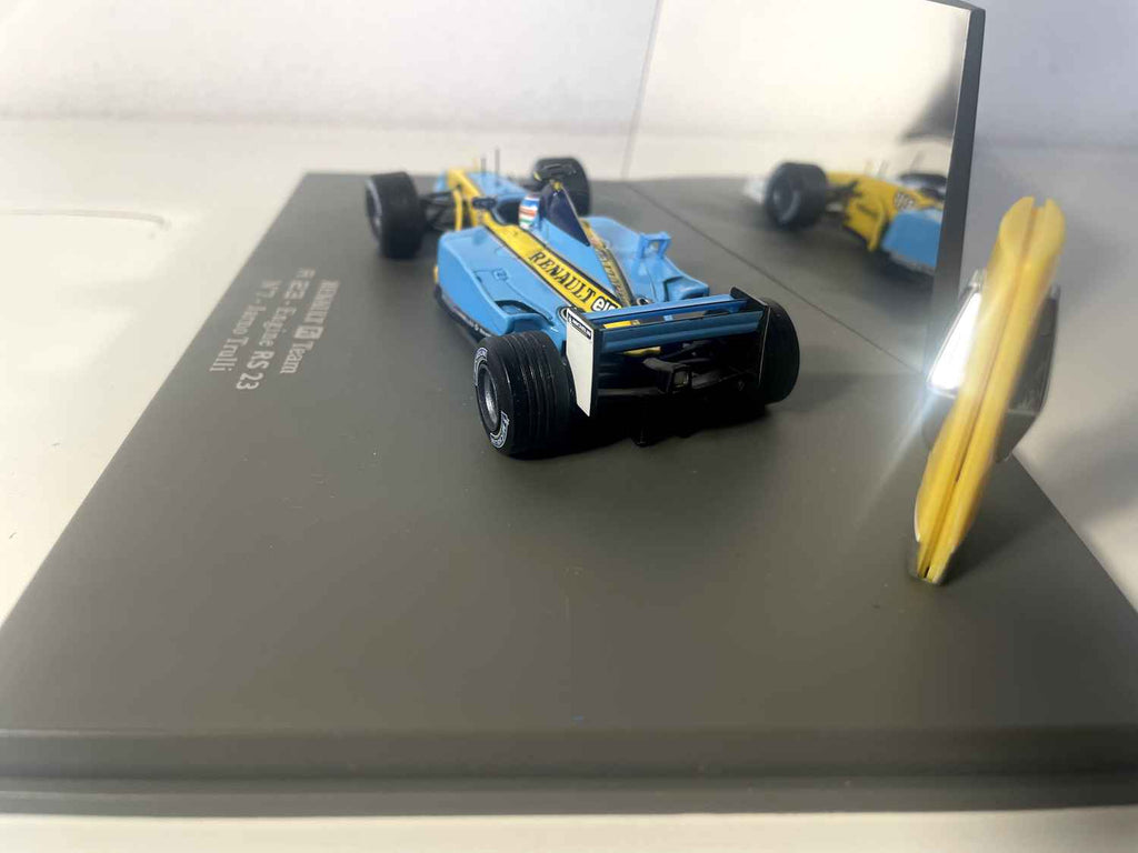 Renault F1 Team R 23 - Motor RS 23 blauw en geel nummer 7 - Jarno Trulli - Formule 1