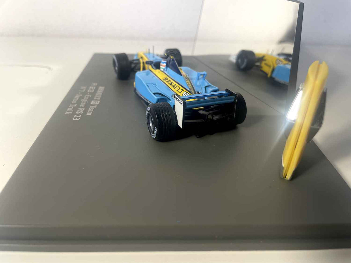 Renault F1 Team R 23 - Motor RS 23 blauw en geel nummer 7 - Jarno Trulli - Formule 1