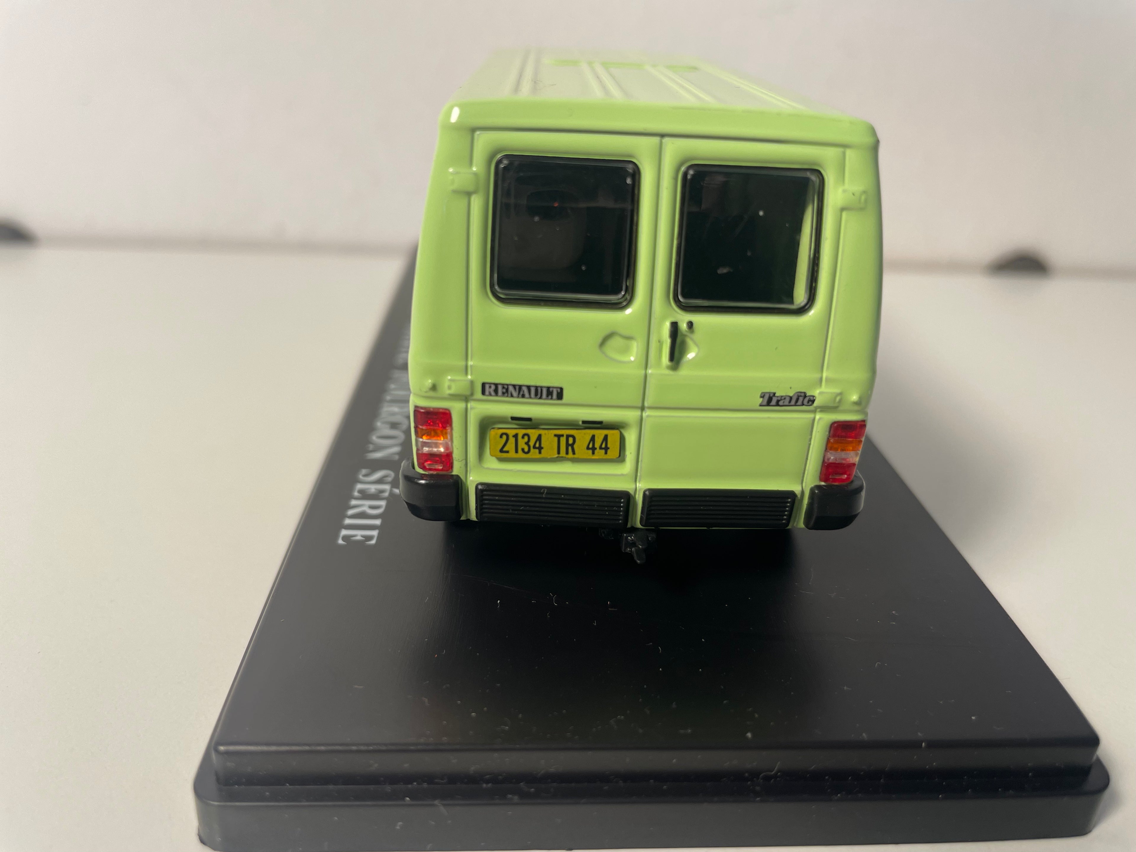 Renault Trafic Transporter grüne Serie