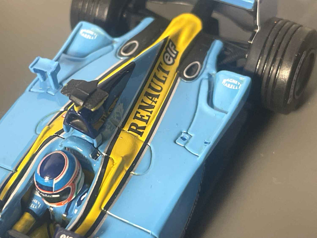 Renault F1 Team R 23 - Motor RS 23 blauw en geel nummer 7 - Jarno Trulli - Formule 1