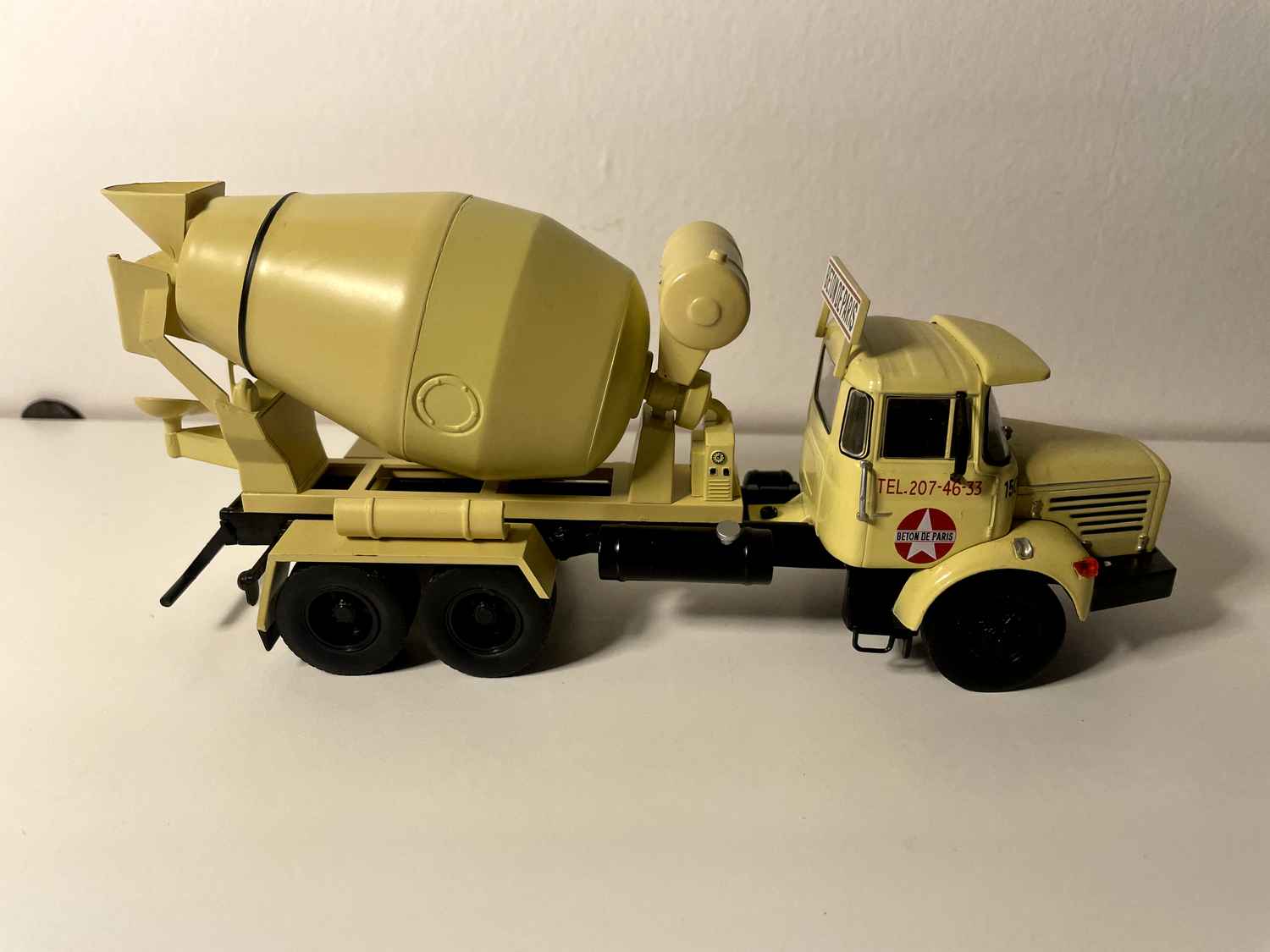 Camion toupille porte-malaxeur JAUNE PMH 12 6X4 - beton de Paris