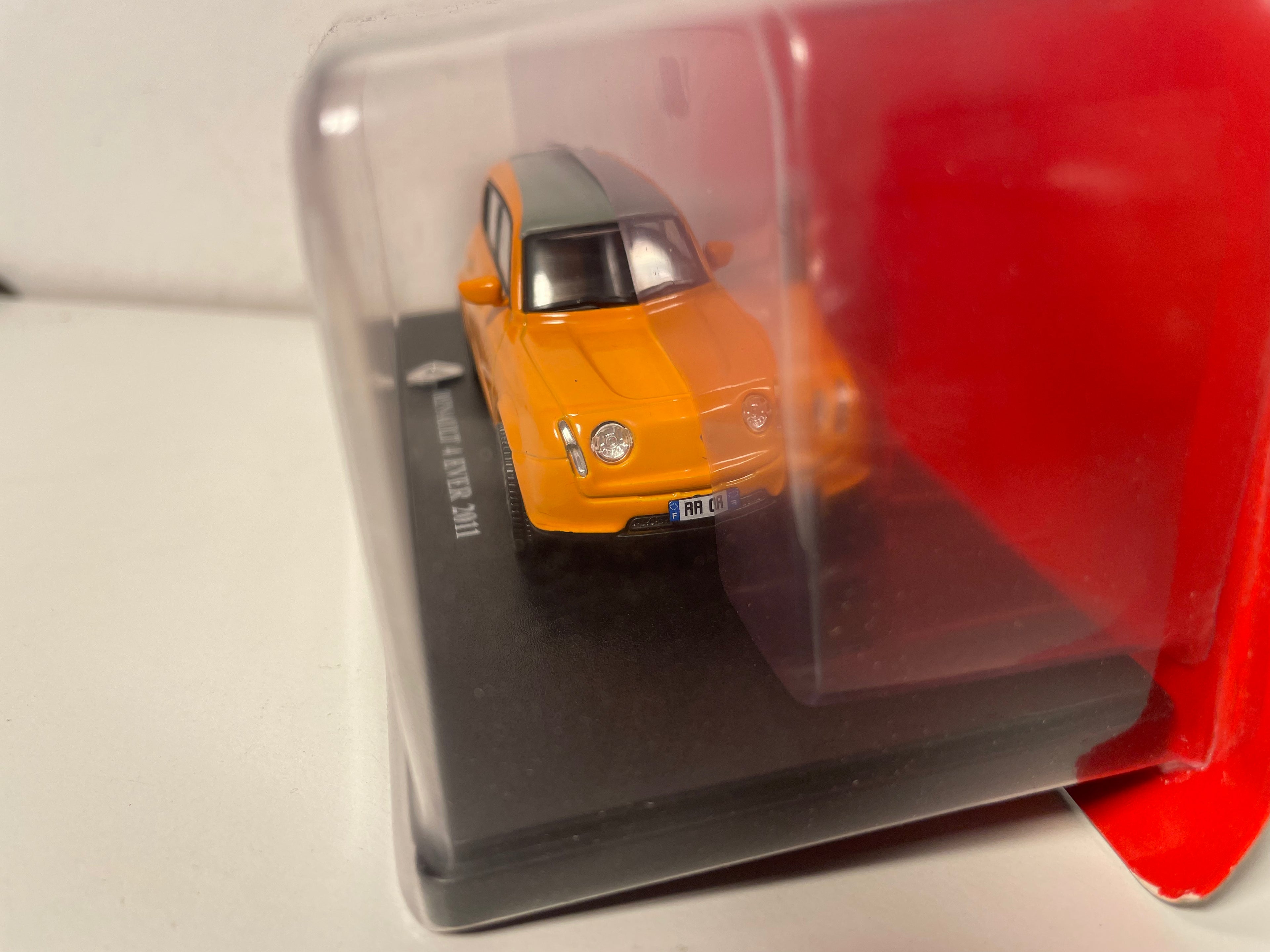 Renault 4 Ever 2011 Orange