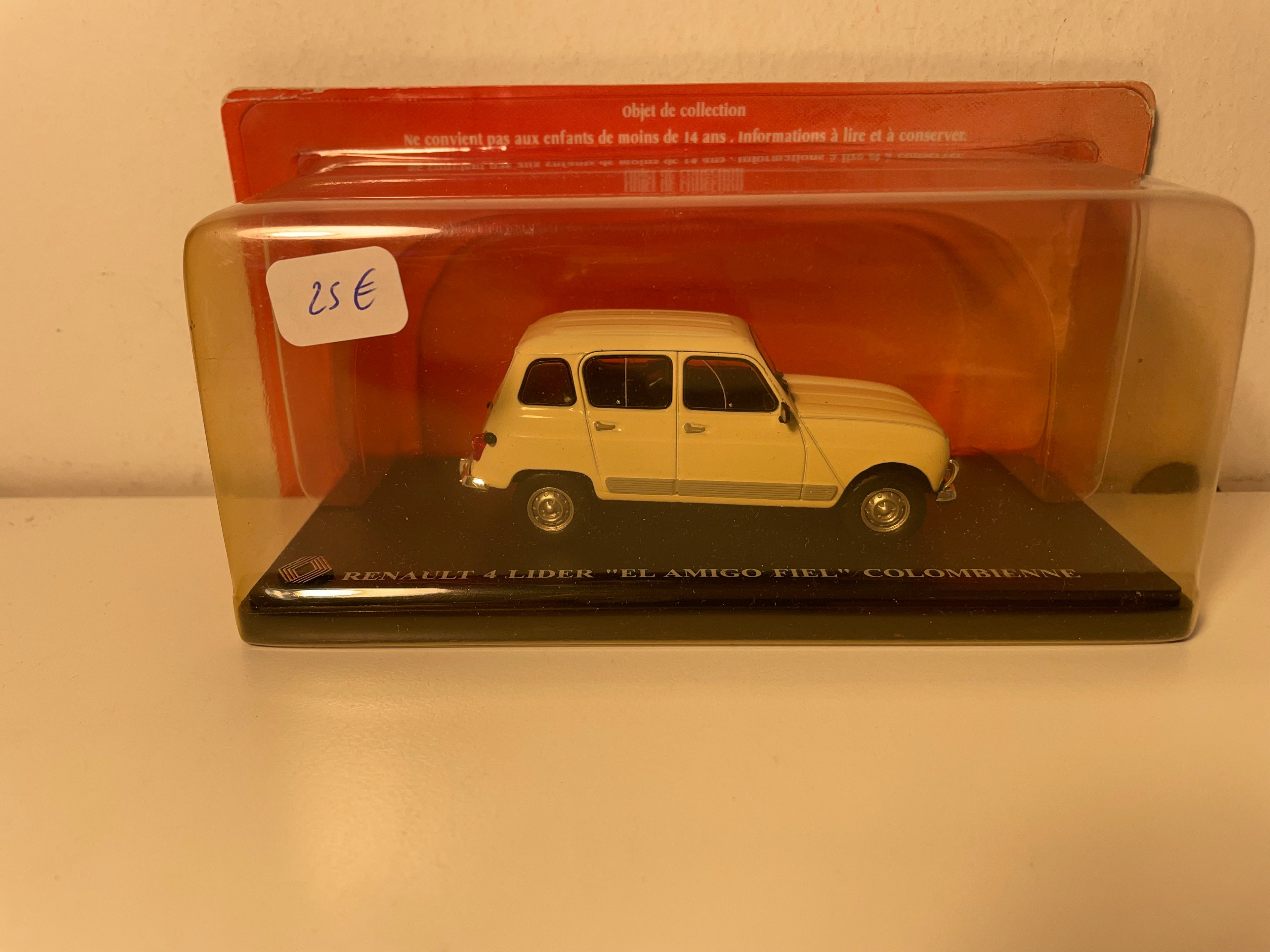 Renault 4 blanc cassé Lider "El Amigo fiel" Colombienne