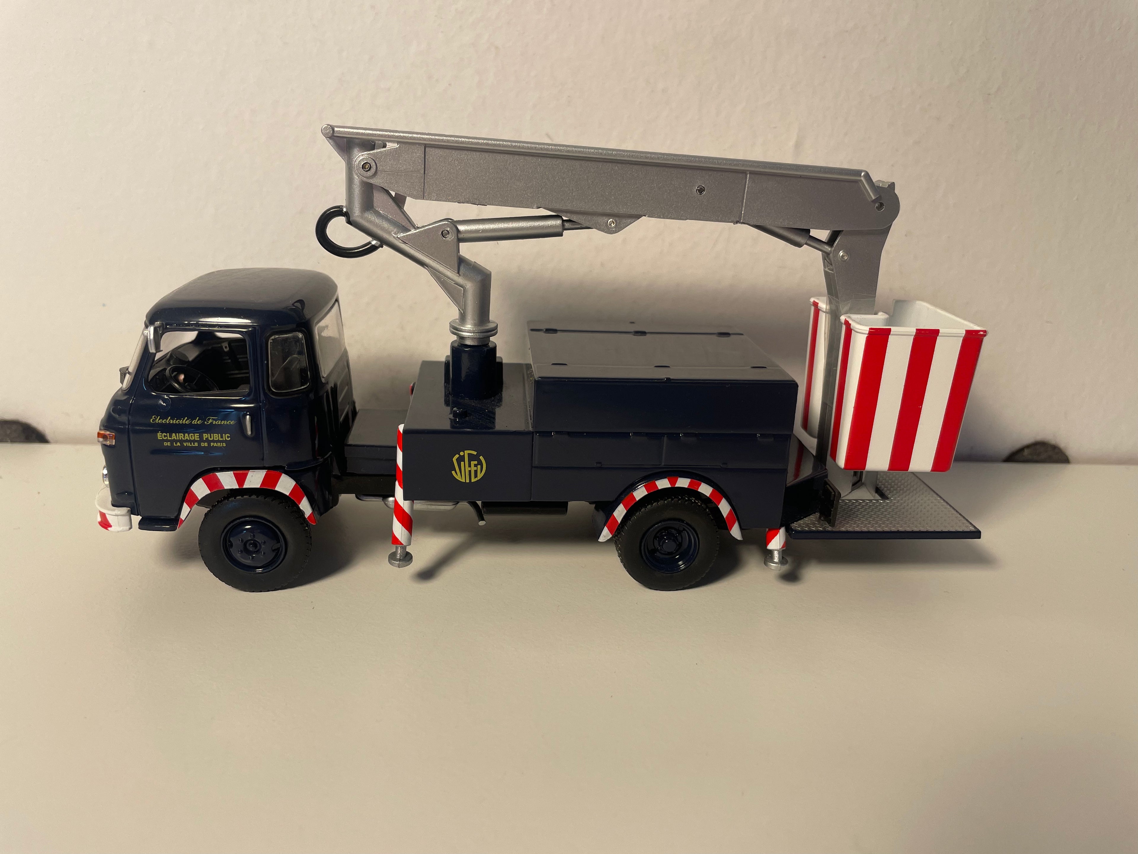 Renault Saviem SG 4 R 35 Hubarbeitsbühne EDF
