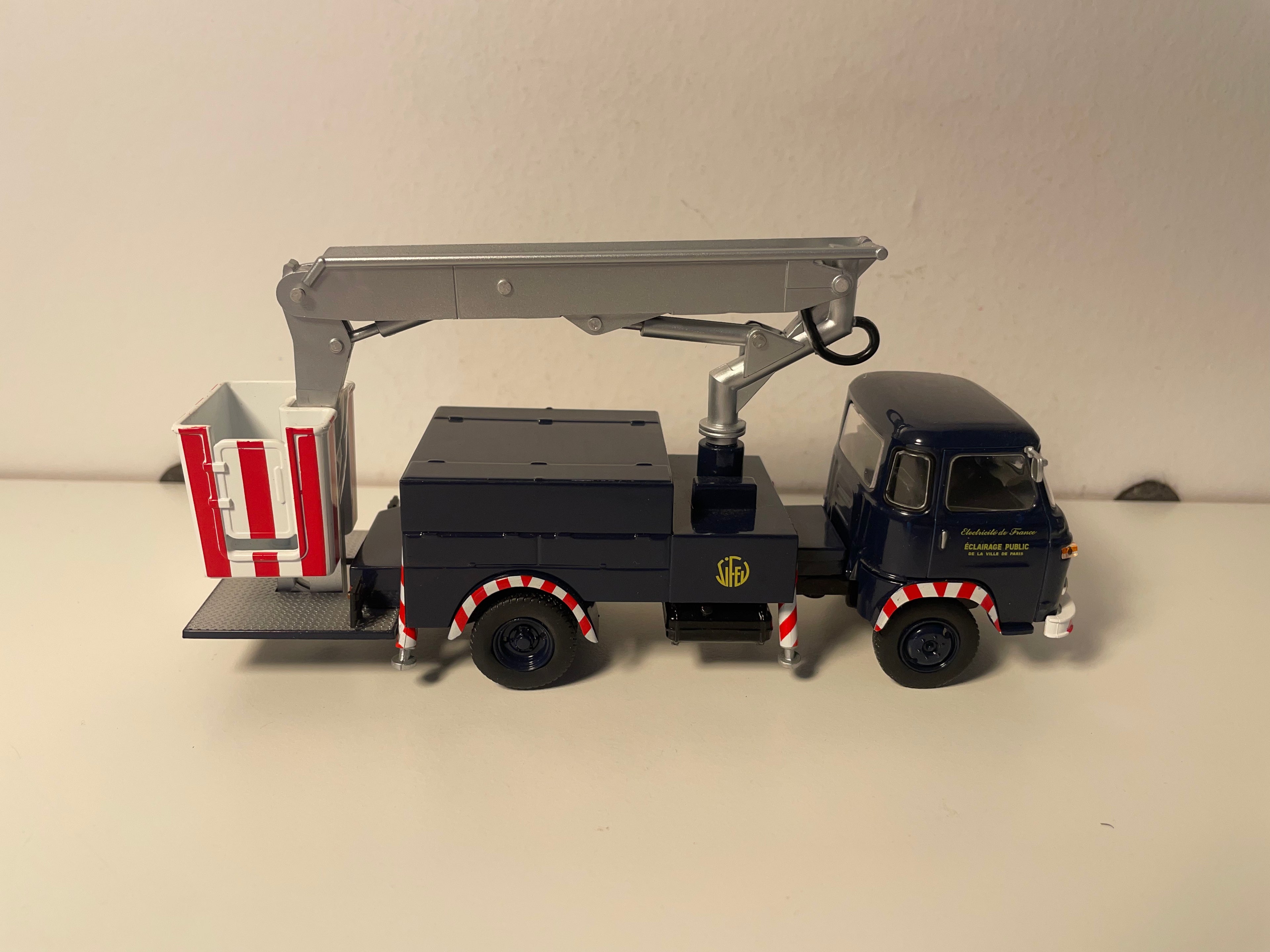 Renault Saviem SG 4 R 35 Hubarbeitsbühne EDF
