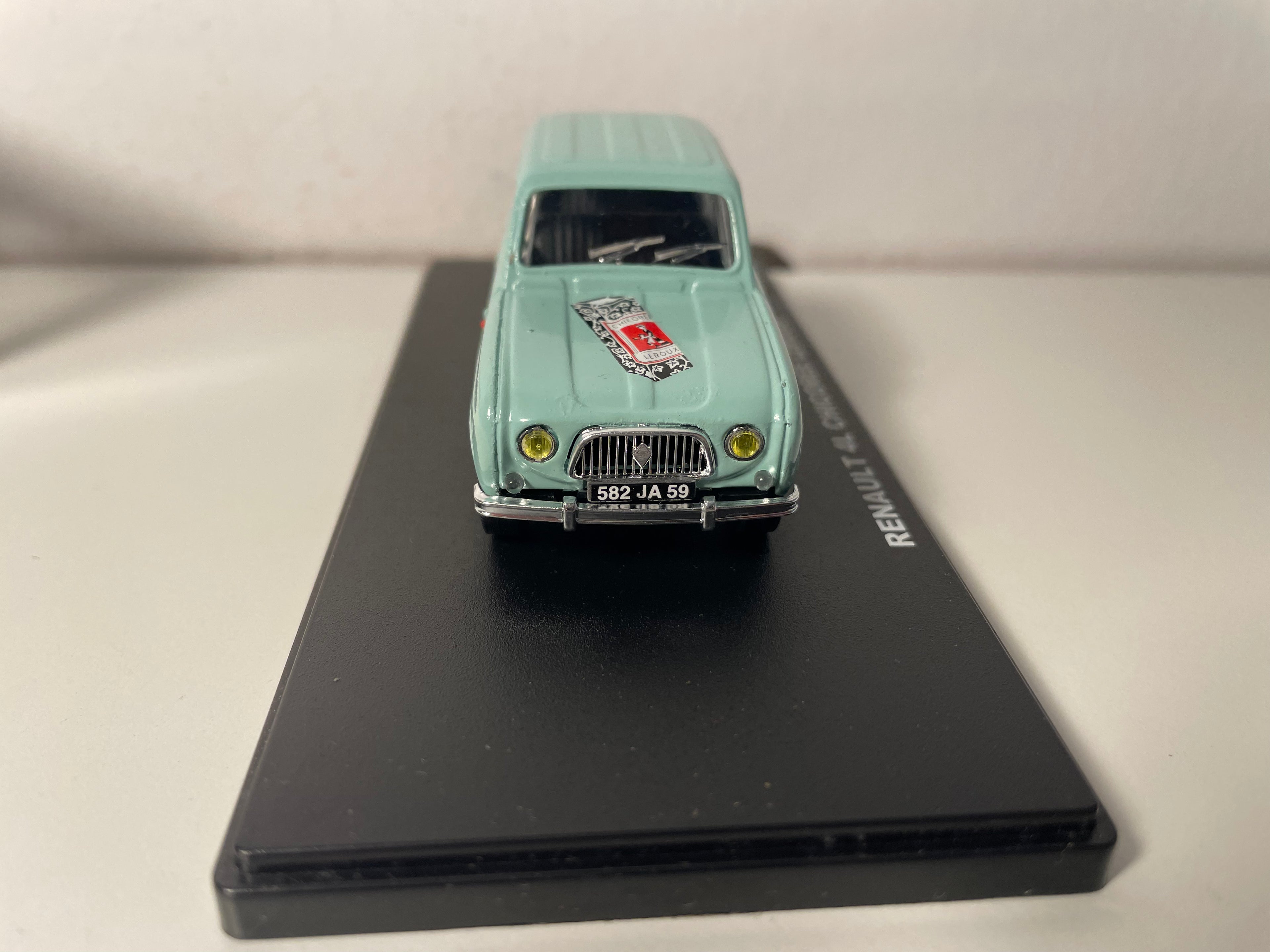 Renault 4L błękitna? - reklama cykorii LEROUX