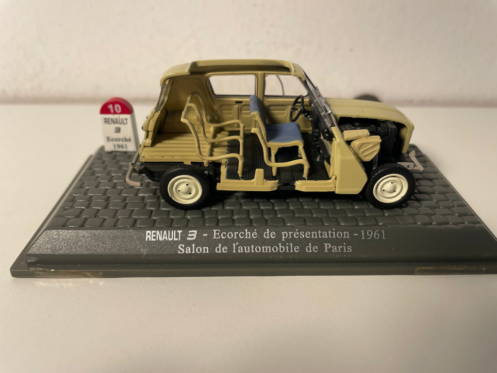 Renault 3 marron de 1961 - Ecorché de présentation - Salon de l'automobile de Paris (pare-chos avt cassé)