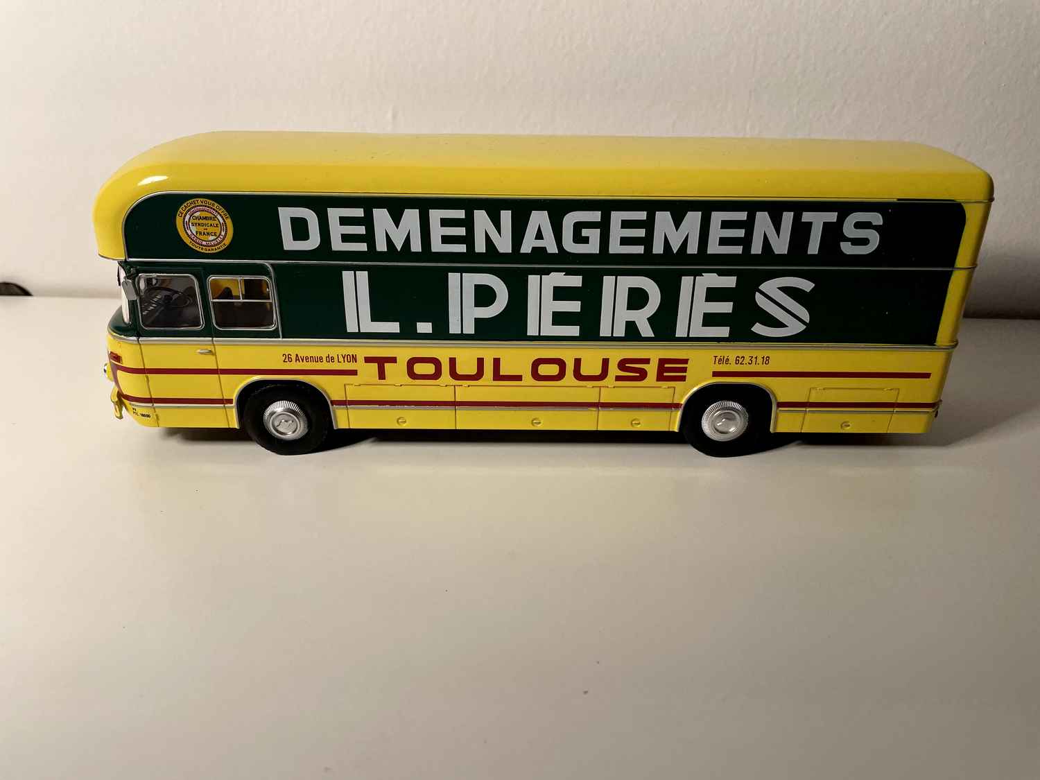 Camion Berliet PLR 8 MU jaune et vert - camion de déménagement