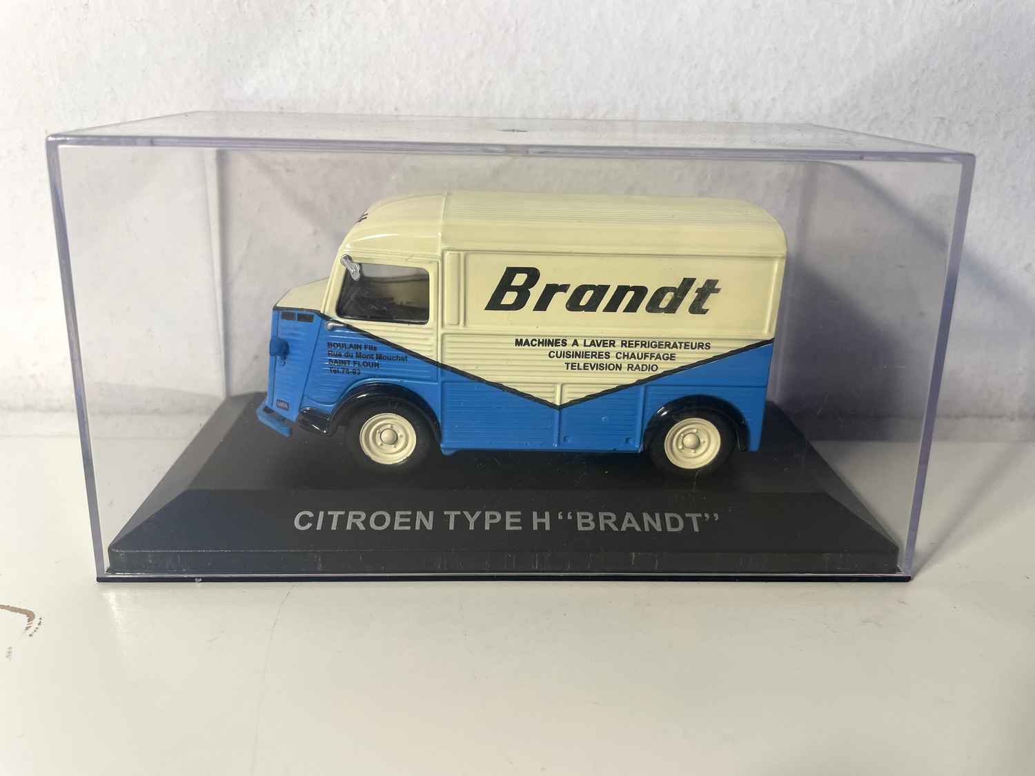 Citroën type H beige en blauw met BRANDT-reclame