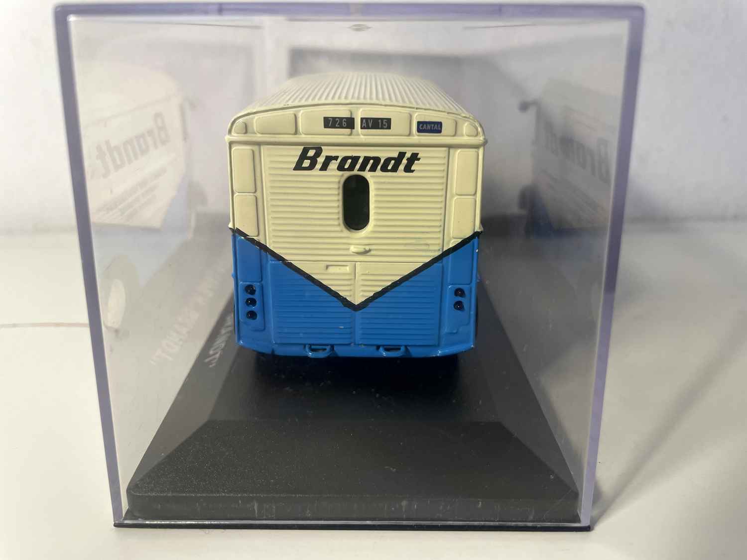 Citroën type H beige en blauw met BRANDT-reclame