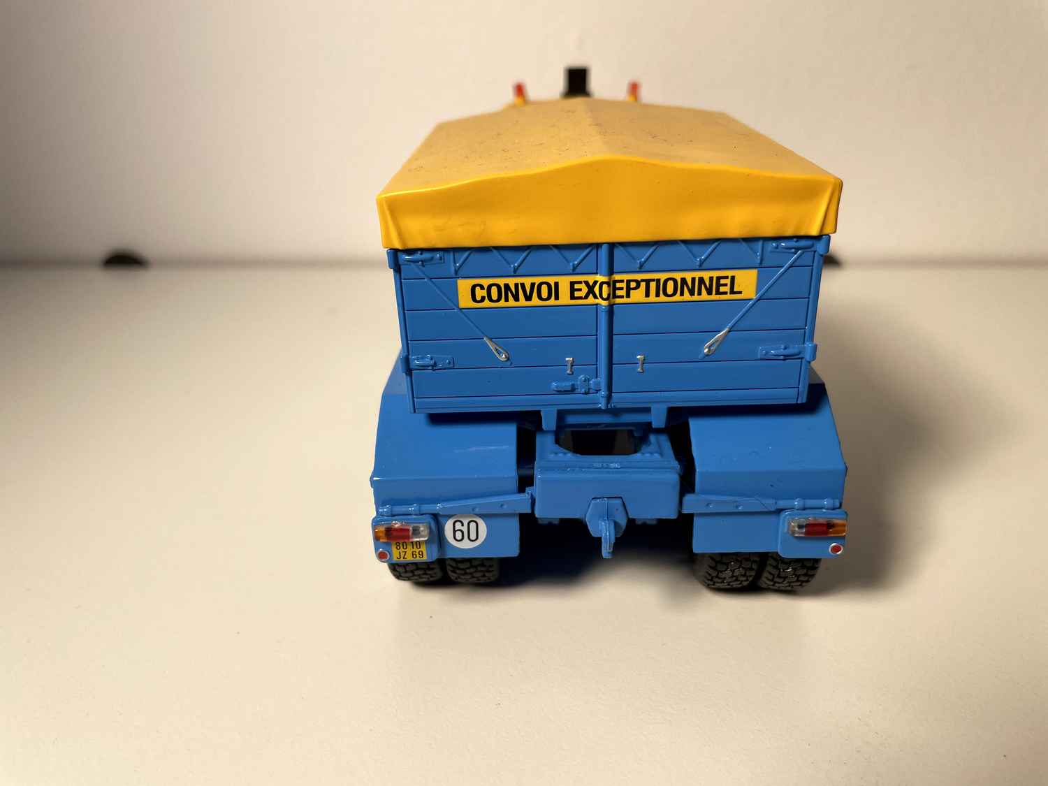 Camion Berliet TBO 15 M3 6x4C - camion tracteur ou pousseur bleu et jaune