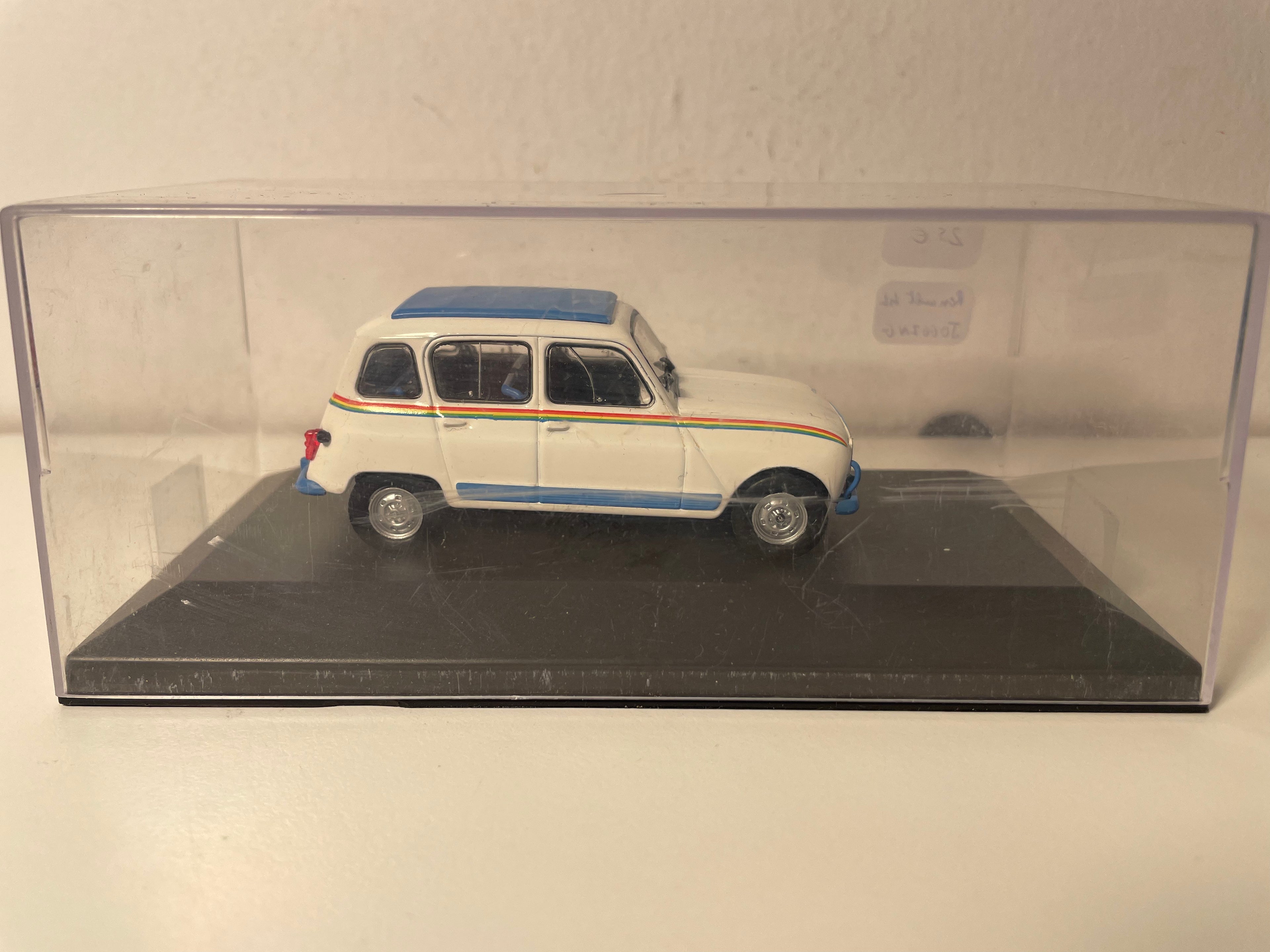 Renault 4 GTL Jogging blanche et bleue de 1981 (boite plexi)