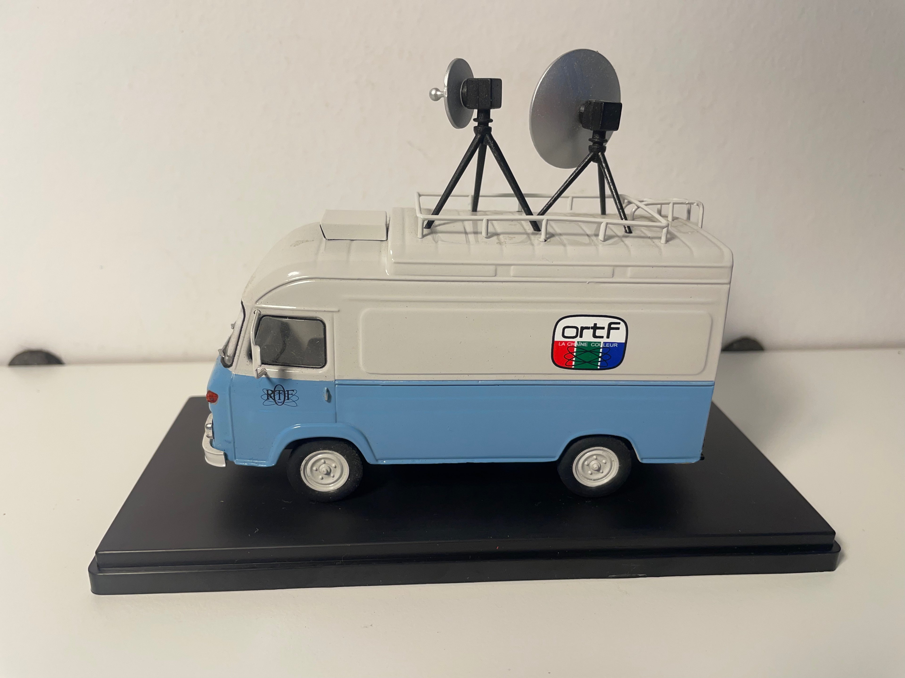 Renault Saviem SG 2 MB 35 car ondes Hertziennes ORTF