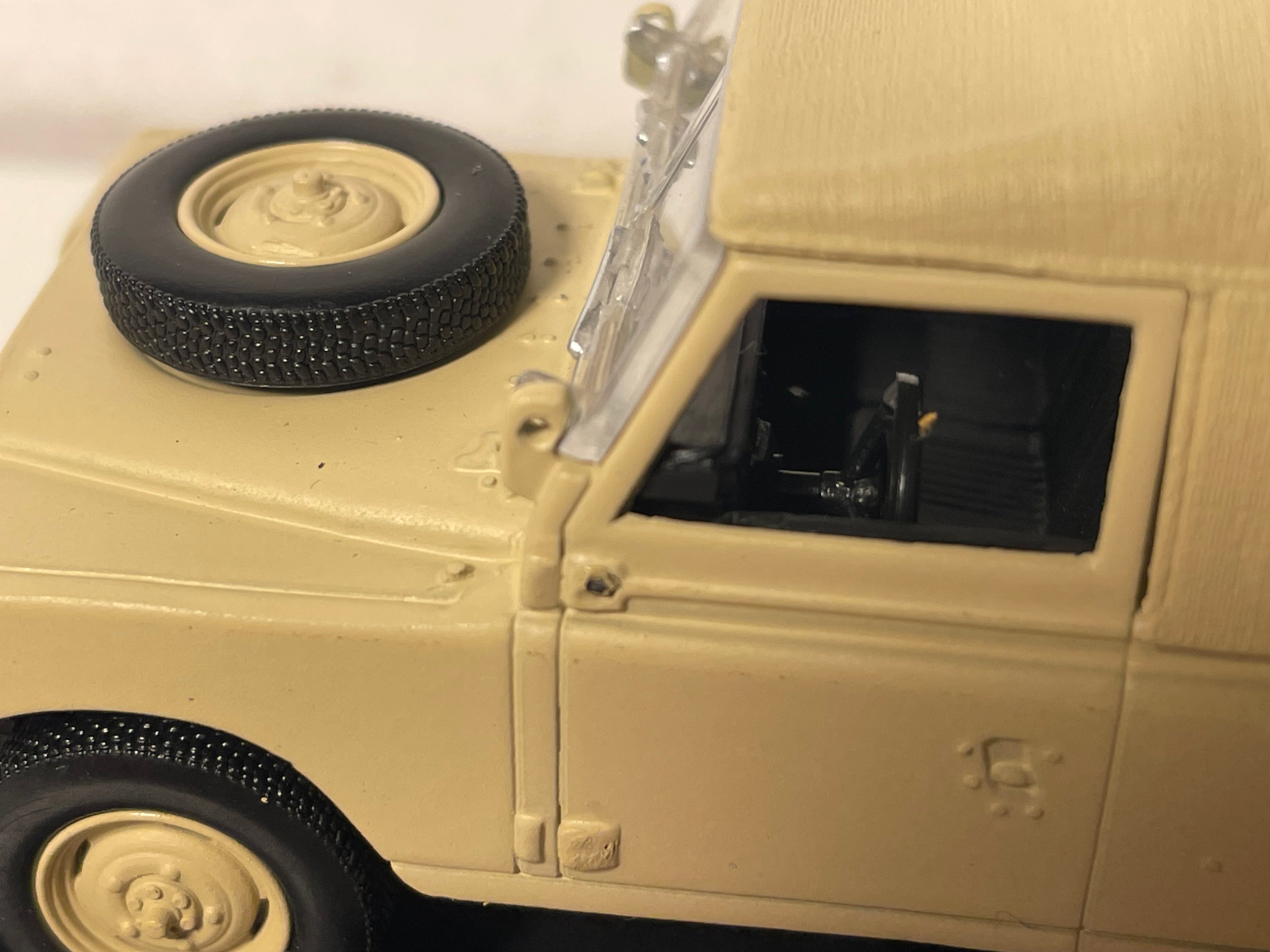 Land Rover marron Séries III 109 Military - Del Prado (1 RETRO A COLLER)