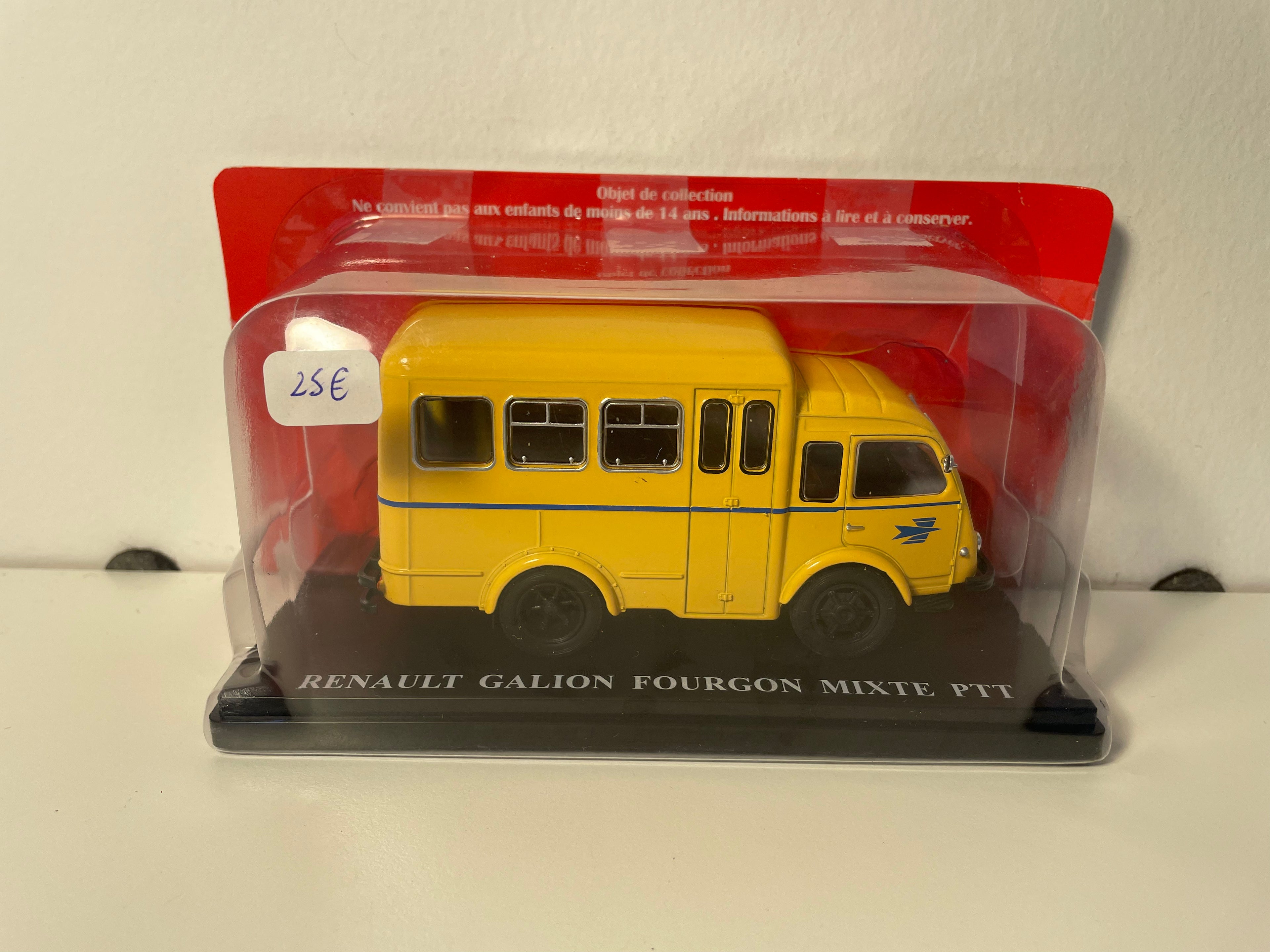 Renault Galion furgão misto amarelo PTT