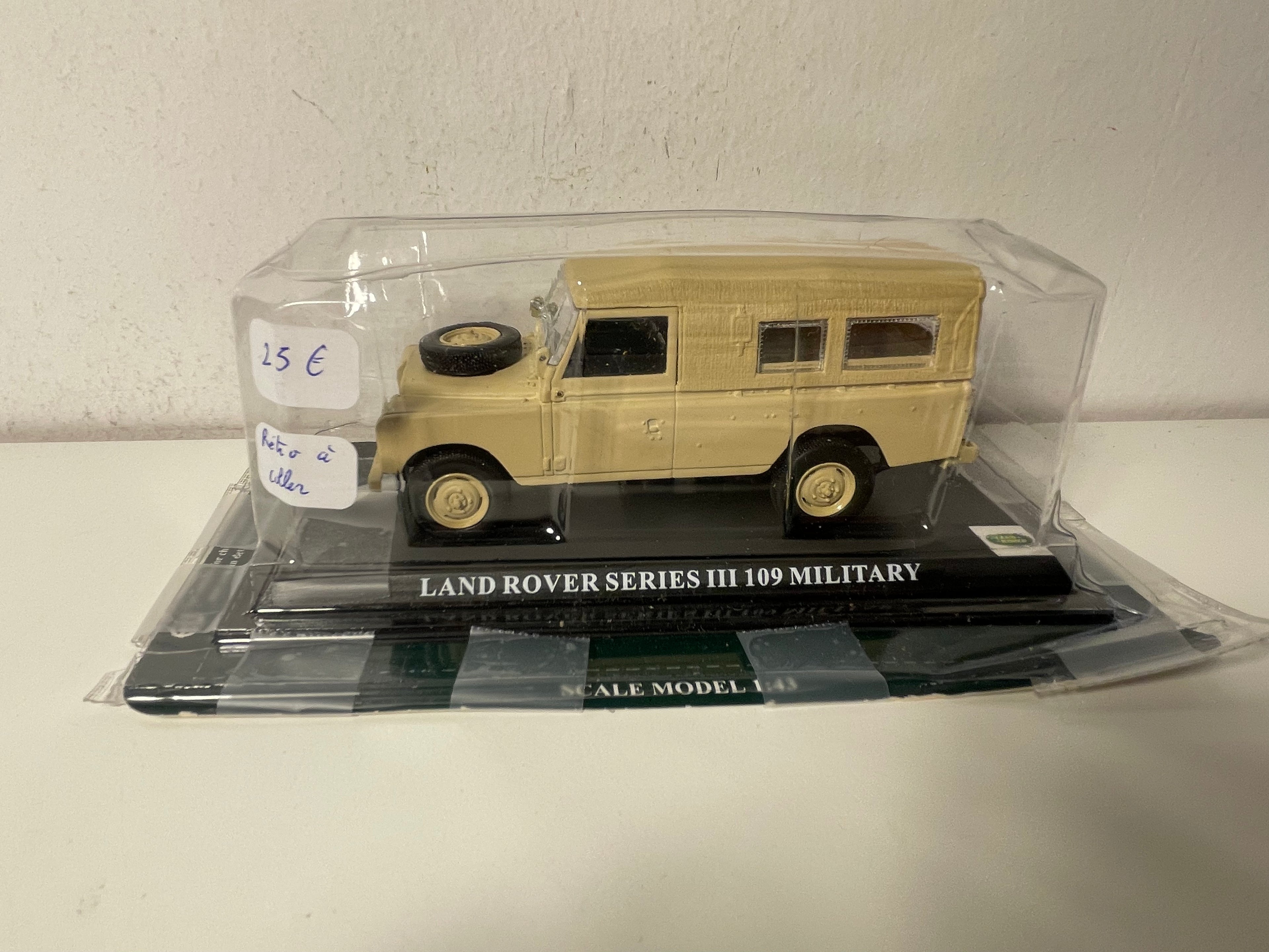 Land Rover marron Séries III 109 Military - Del Prado (1 RETRO A COLLER)