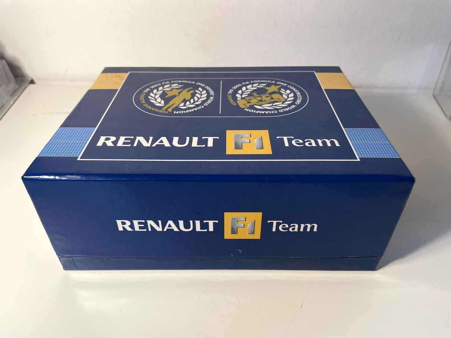 Renault F1 Team - zestaw pudełkowy z 2 samochodami Formuły 1 Renault z 2005 r., numer 5 (Alonso) i numer 6 (Fisichella)