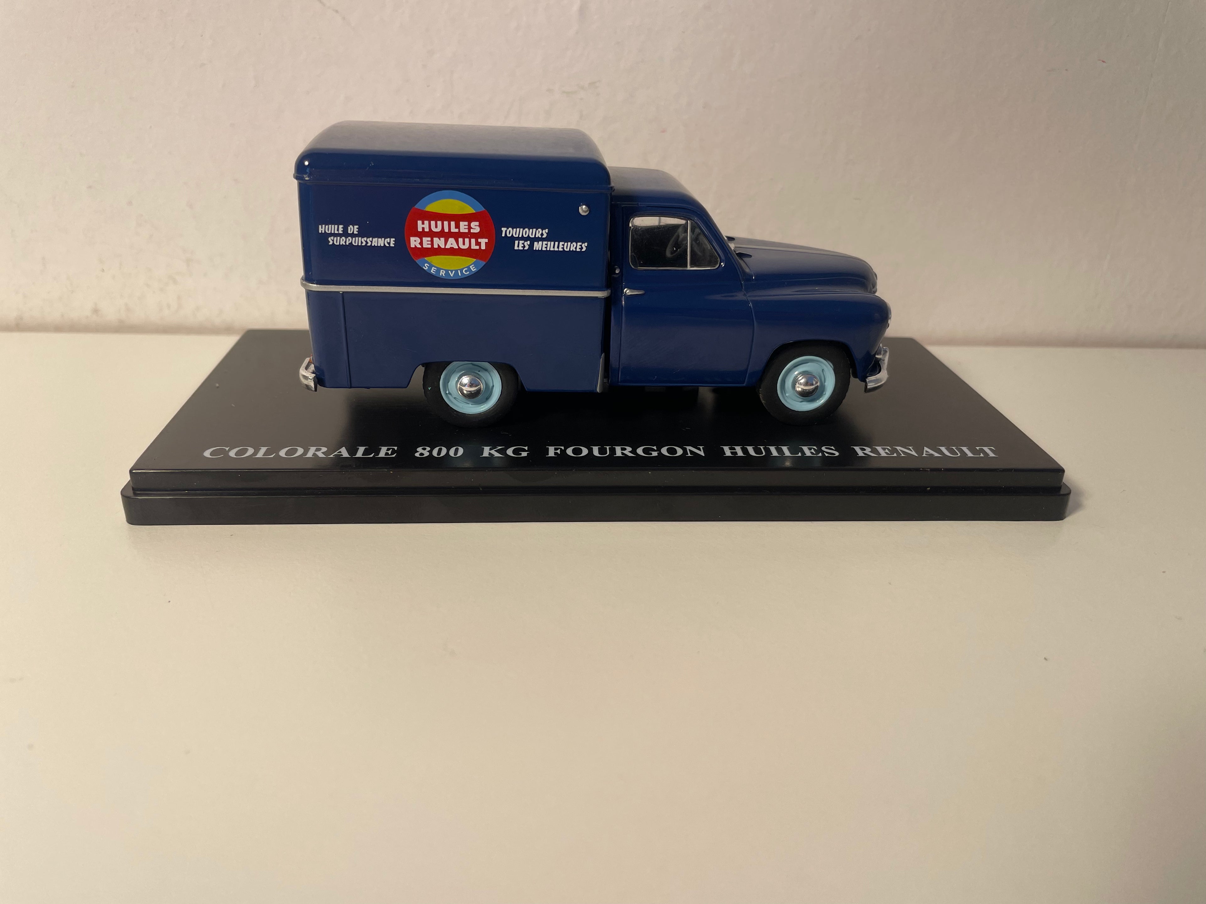 Renault Colorale 800 Kg fourgon bleu - Huiles RENAULT