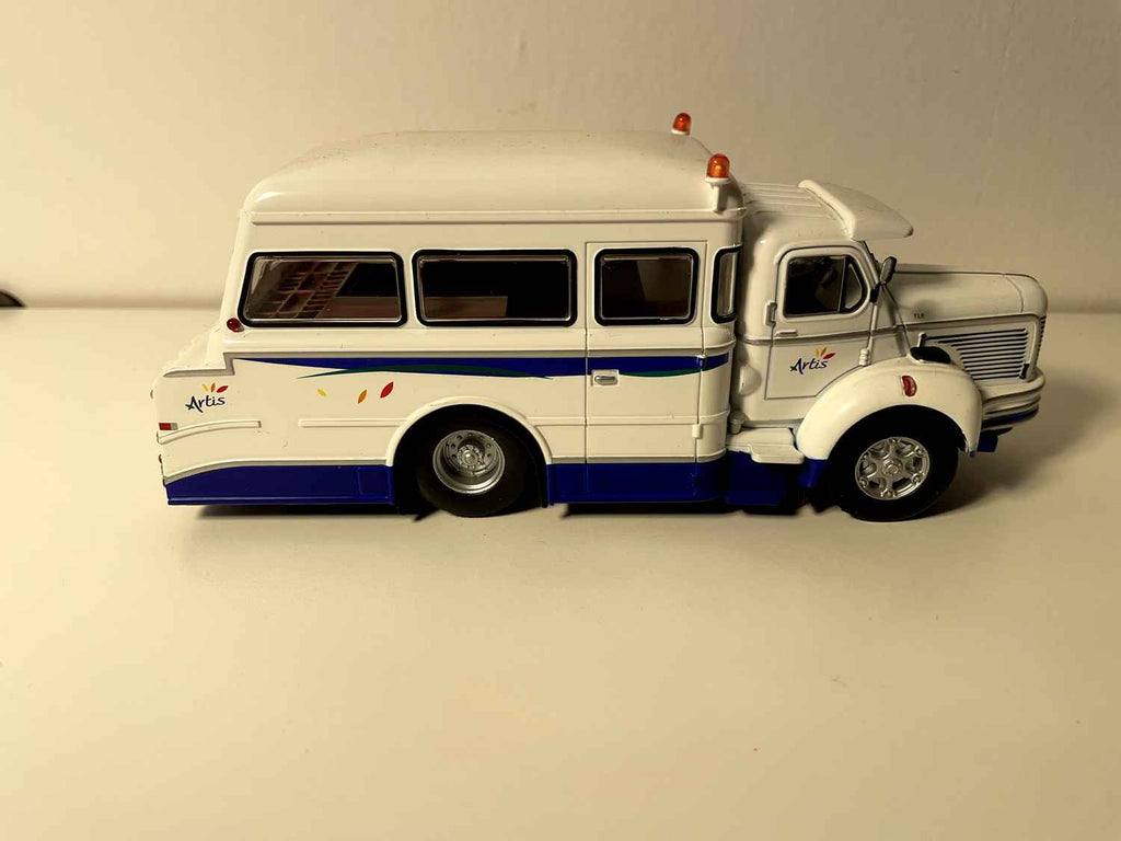 Holownik Berliet TLR 10R "ARTIS" biały i niebieski - Edycja Hachette Collections / producent miniatur: IXO