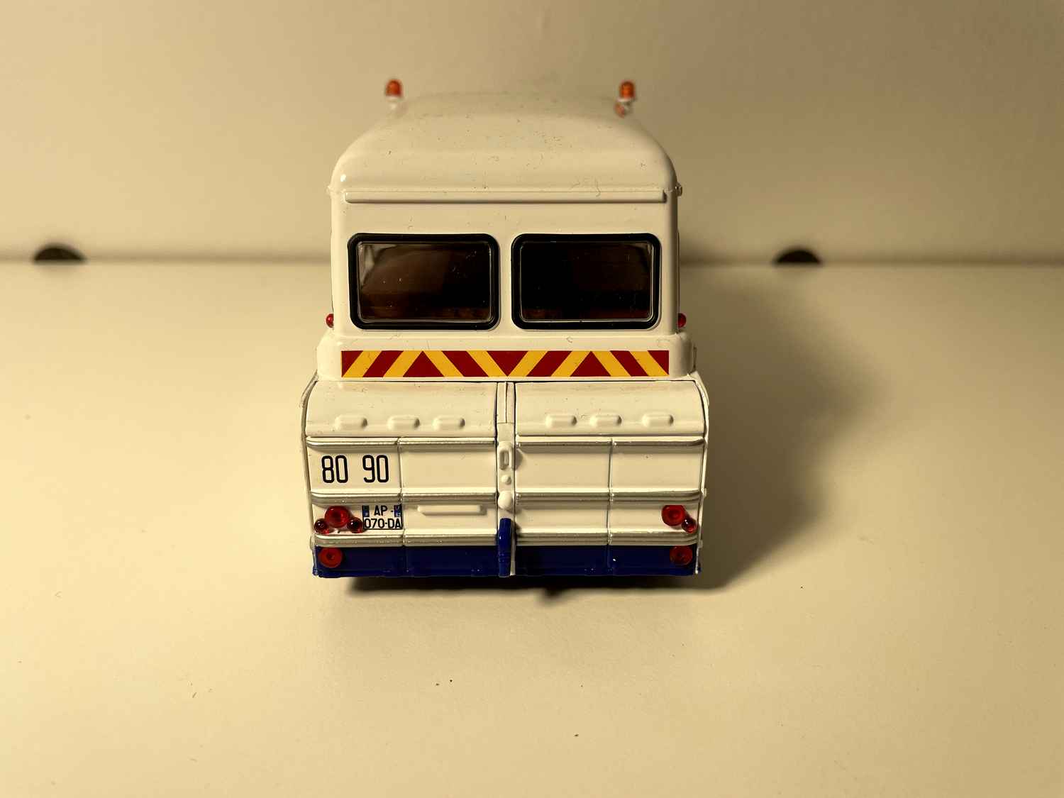 Holownik Berliet TLR 10R "ARTIS" biały i niebieski - Edycja Hachette Collections / producent miniatur: IXO