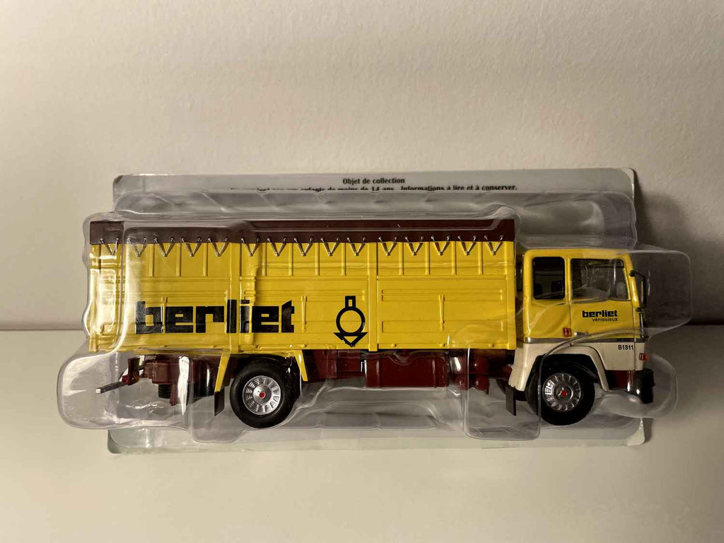 Camion Berliet GR 280 - camion jaune et bâche marron