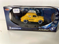 Renault 4 CV amarelo de 1954 MICHELIN (referência Solido 82102)