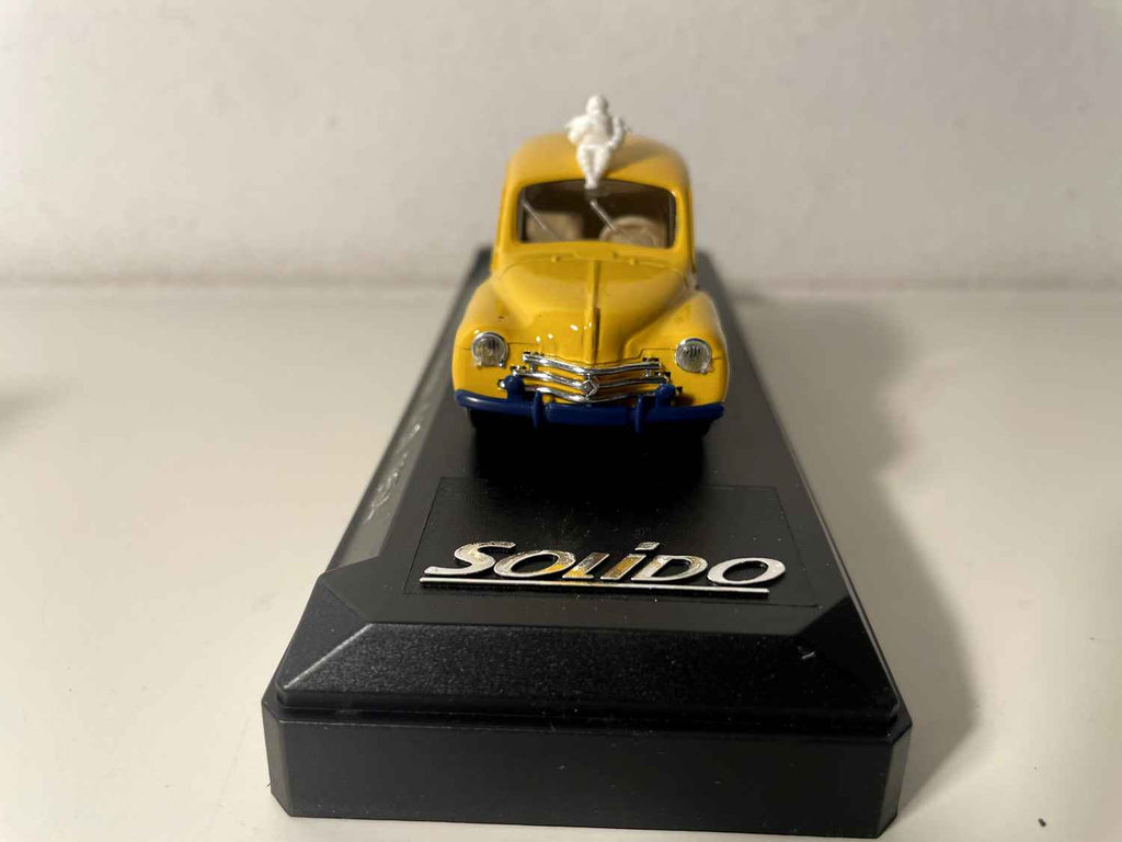 Renault 4 CV amarelo de 1954 MICHELIN (referência Solido 82102)