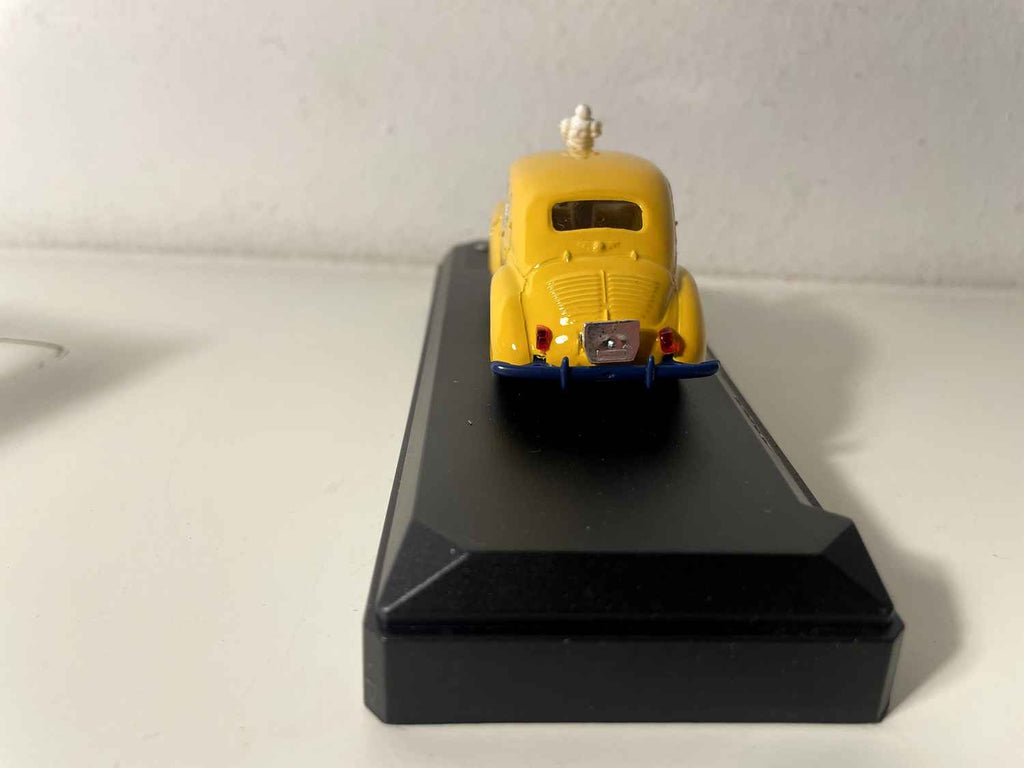 Renault 4 CV amarelo de 1954 MICHELIN (referência Solido 82102)