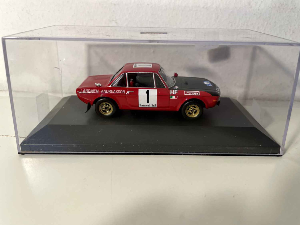 Lancia Fulvia 1.6 coupé HF rossa e nera numero 1 rally del Marocco 1972 (collezione di auto da rally)