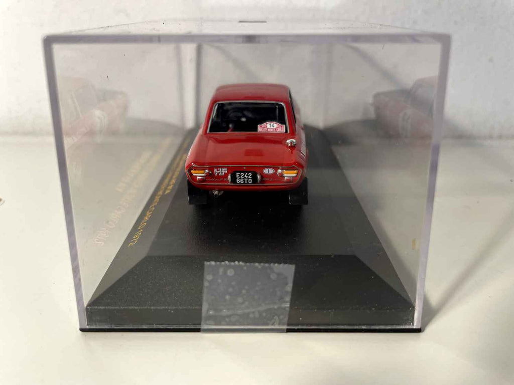 Czerwono-czarna Lancia Fulvia HF numer 14, zwyciężczyni Rajdu Monte Carlo w 1972 roku (kolekcja IXO)