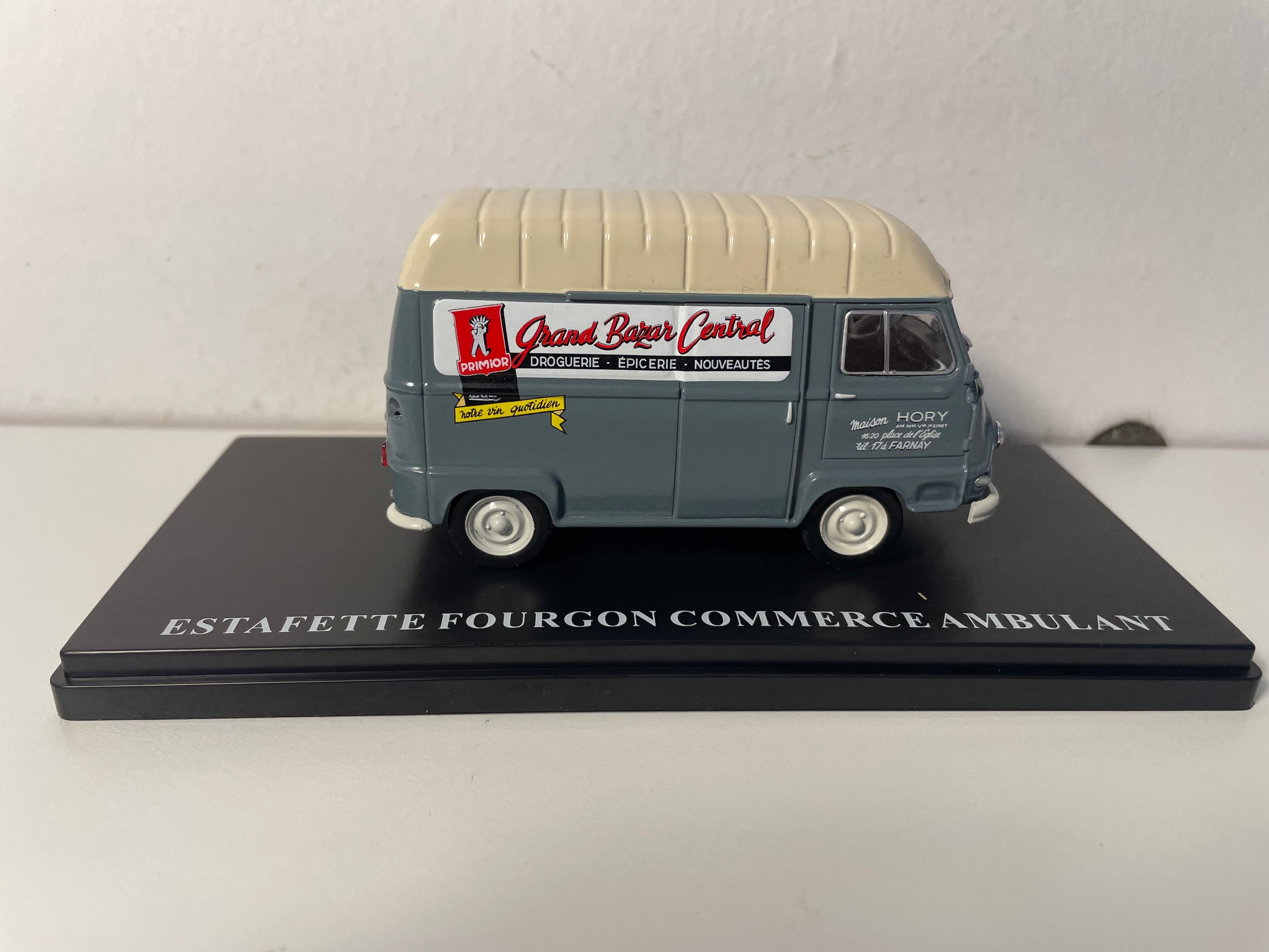 Renault Estafette Grau mit Beigem Dach Mobiler Handel (Grand Bazar Central)
