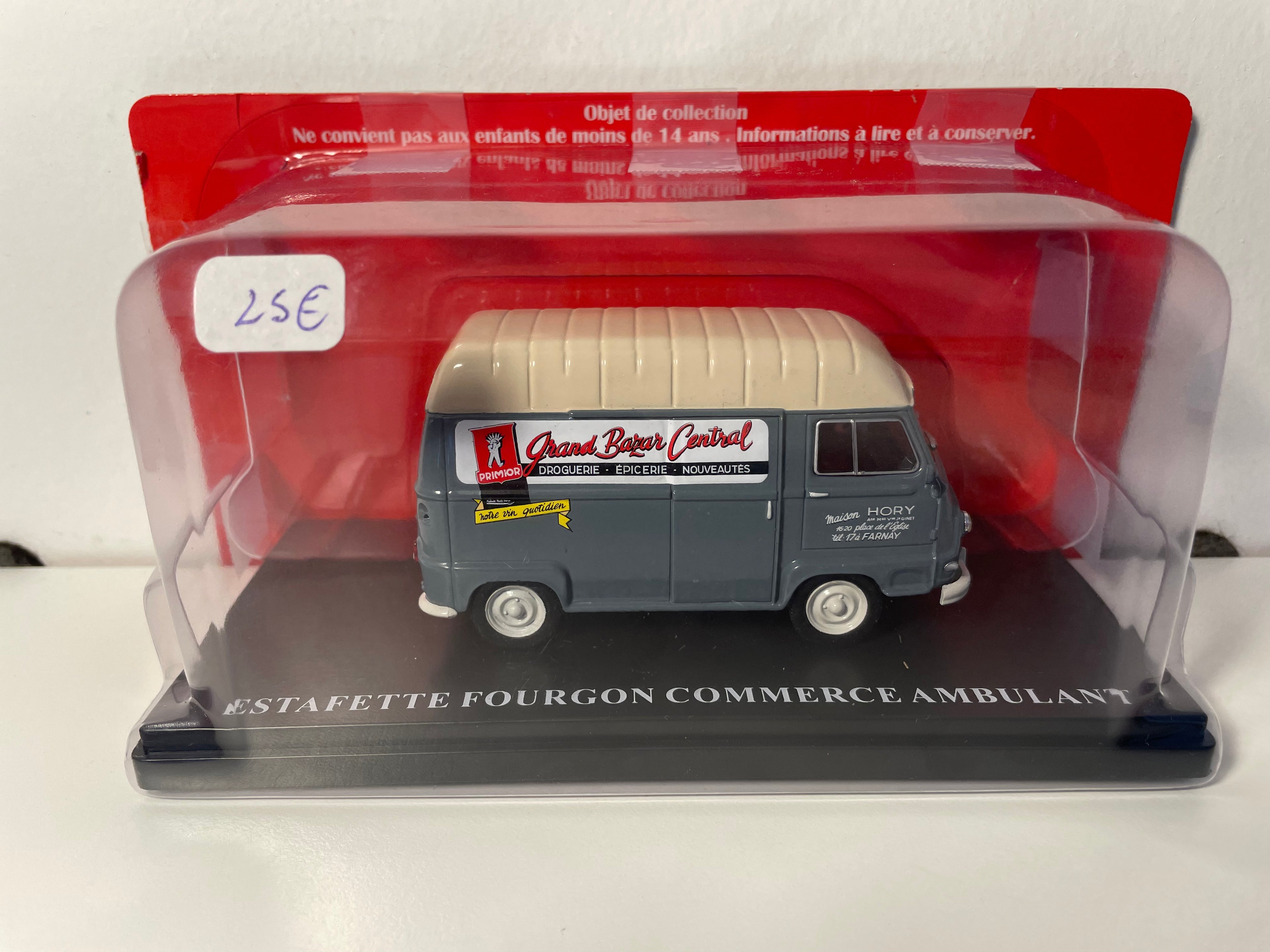 Renault Estafette Grau mit Beigem Dach Mobiler Handel (Grand Bazar Central)