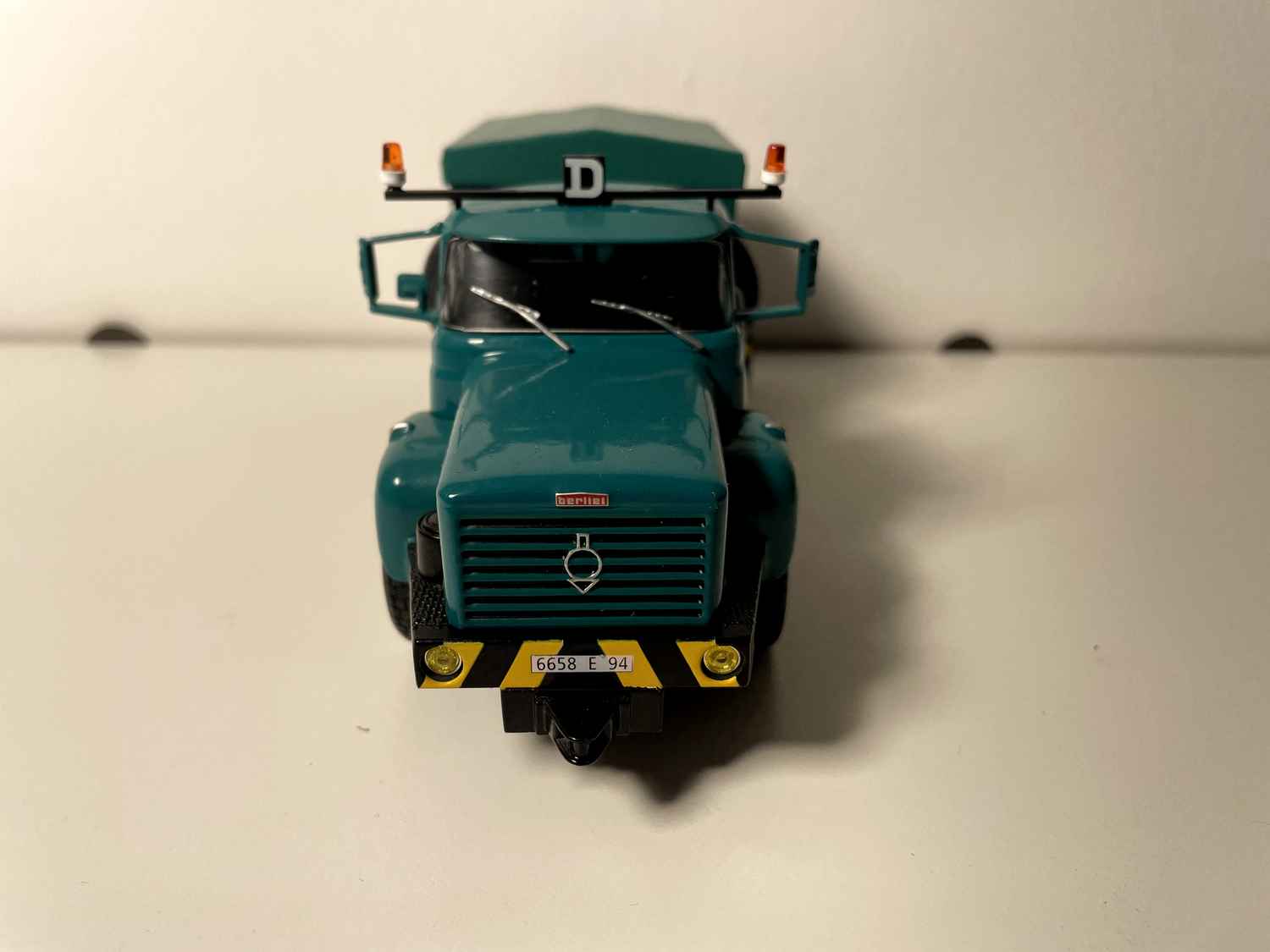 Camion Berliet TBO 15 M3 pousseur de convoi exceptionnel - camion vert transport manutention Dessirier Zucconi
