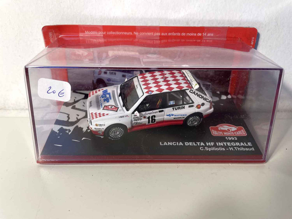 Lancia Delta HF Intégrale blanche et rouge numéro 16 - rallye de Monté-Carlo de 1993