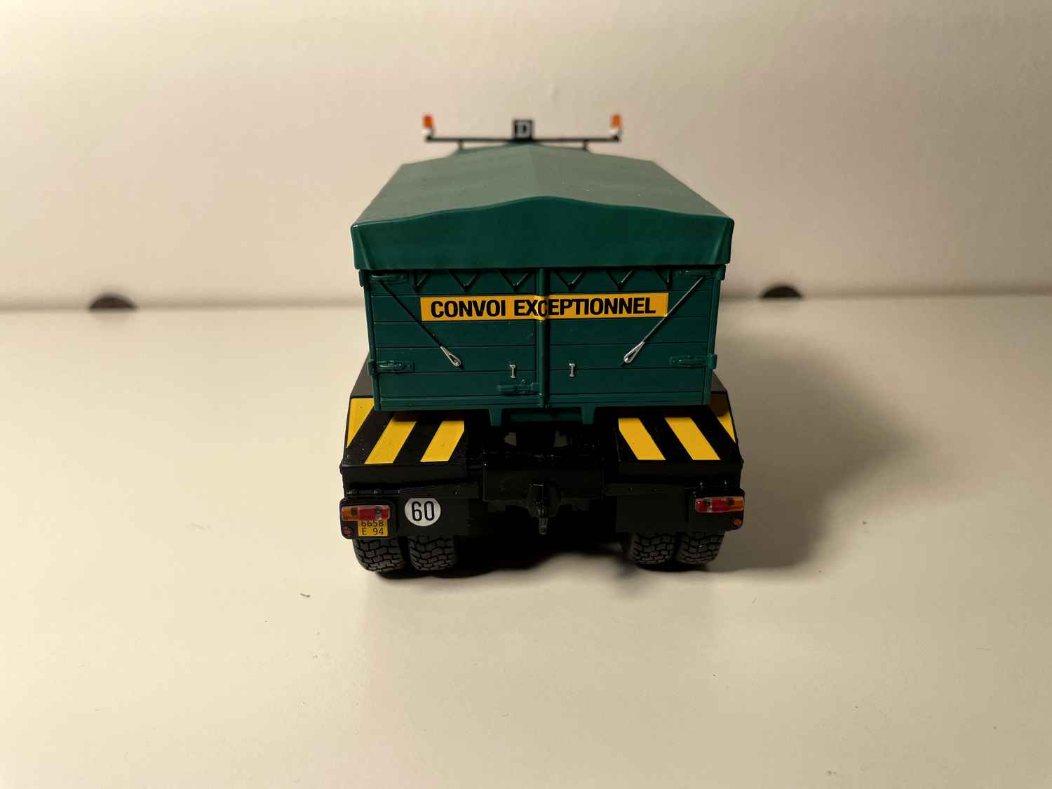 Camion Berliet TBO 15 M3 pousseur de convoi exceptionnel - camion vert transport manutention Dessirier Zucconi