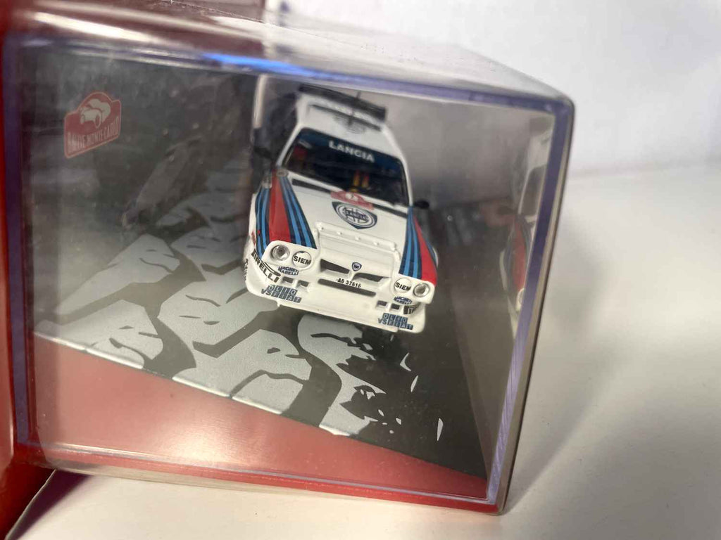 Lancia delta S4 blanche, bleue et rouge numéro 7 - rallye de Monté-Carlo de 1986
