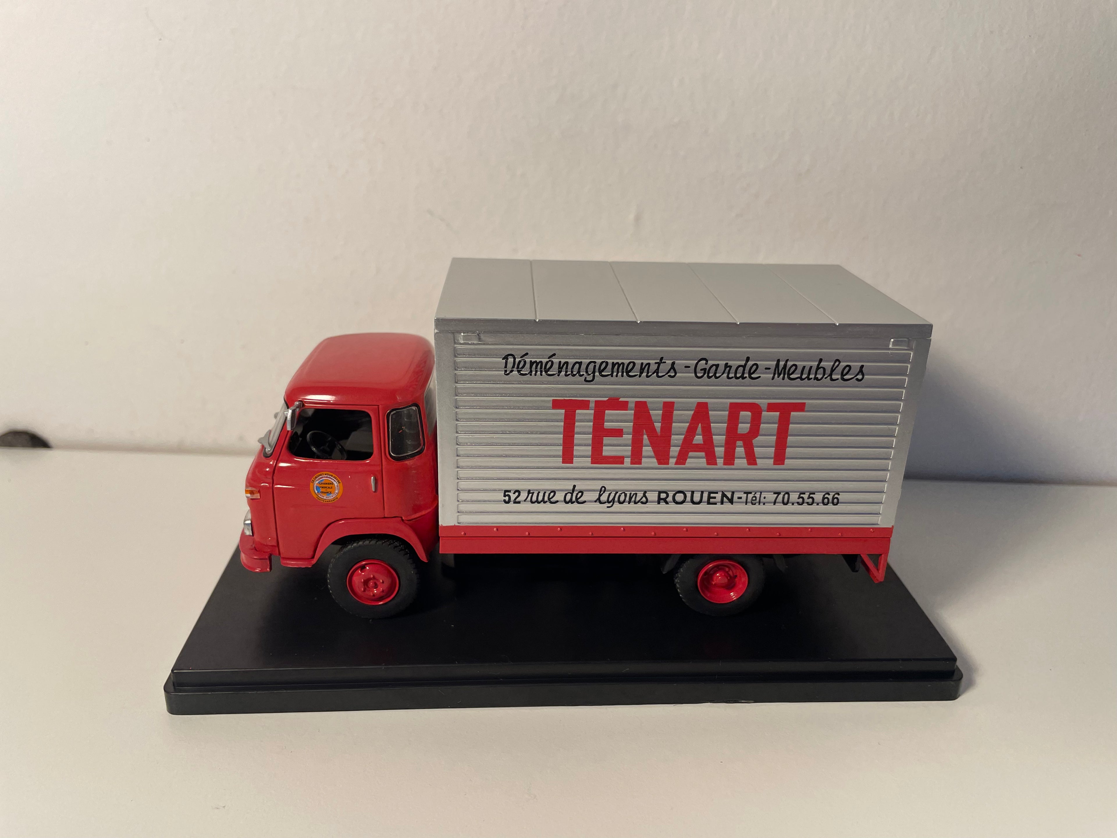 Camion Renault Saviem SG 4 MB 59 fourgon alliage léger - camion de déménagement TENART
