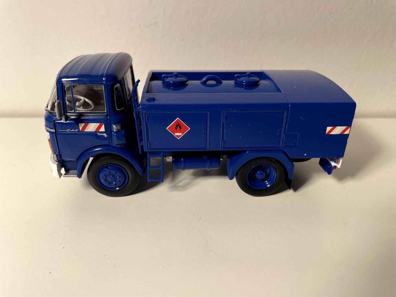 Camion Berliet GAK 5R blo avitailleur gendarmerie