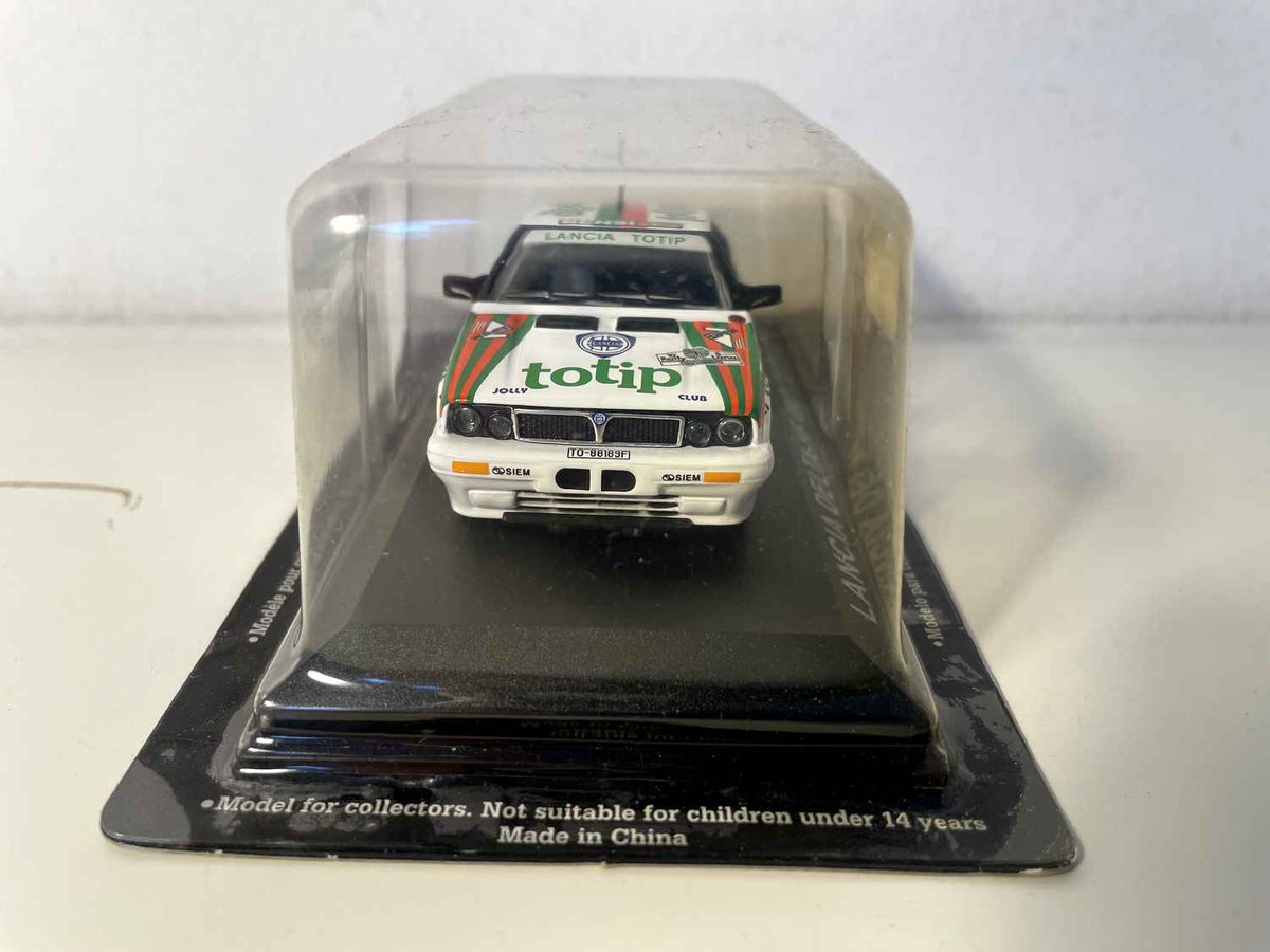 Lancia Delta HF 4WD blanche, rouge et verte numéro 1 - rallye Della Lana (Italie) de 1987