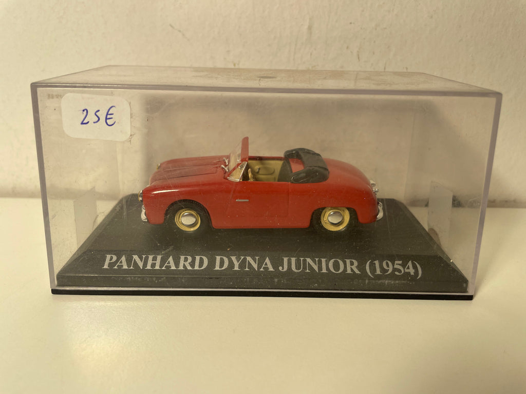 Panhard Dyna Junior rouge de 1954