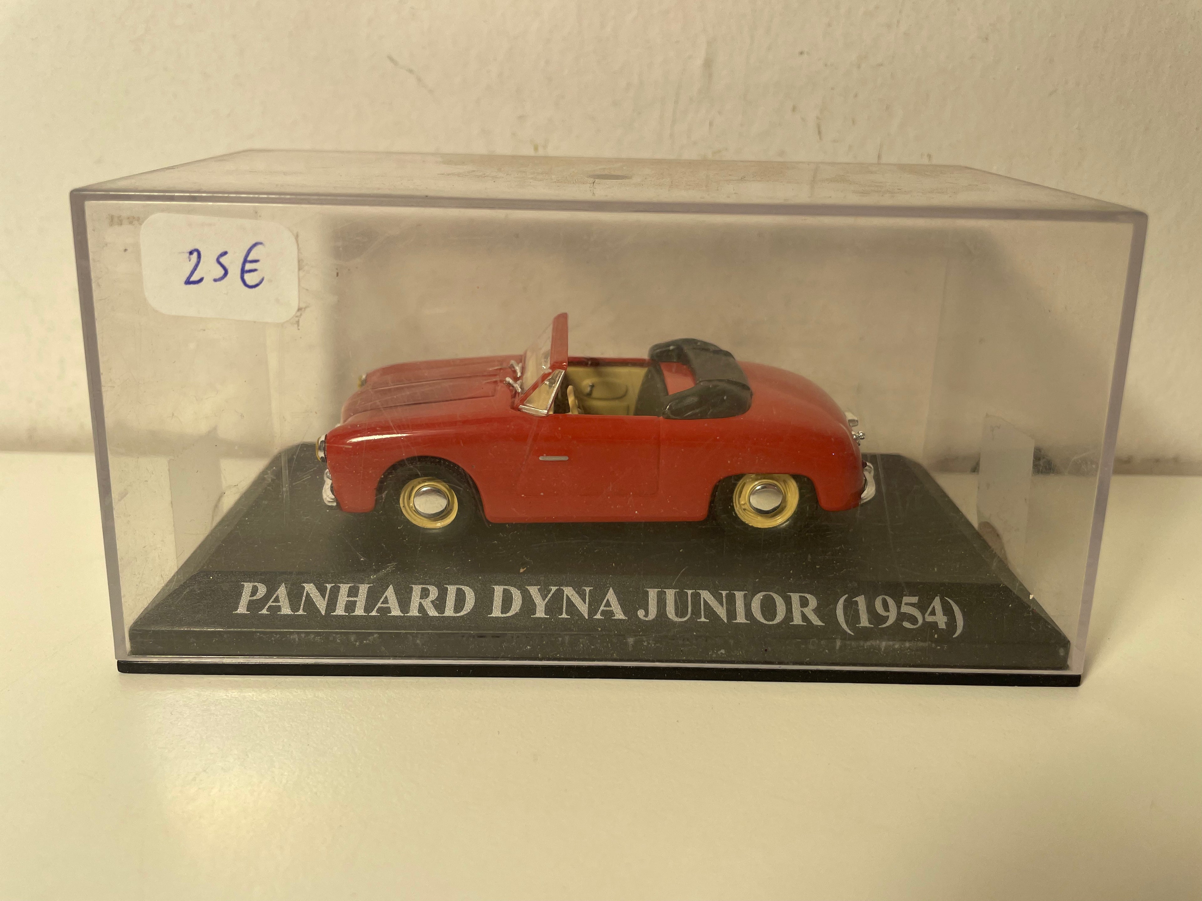 Rout Panhard Dyna Junior vun 1954